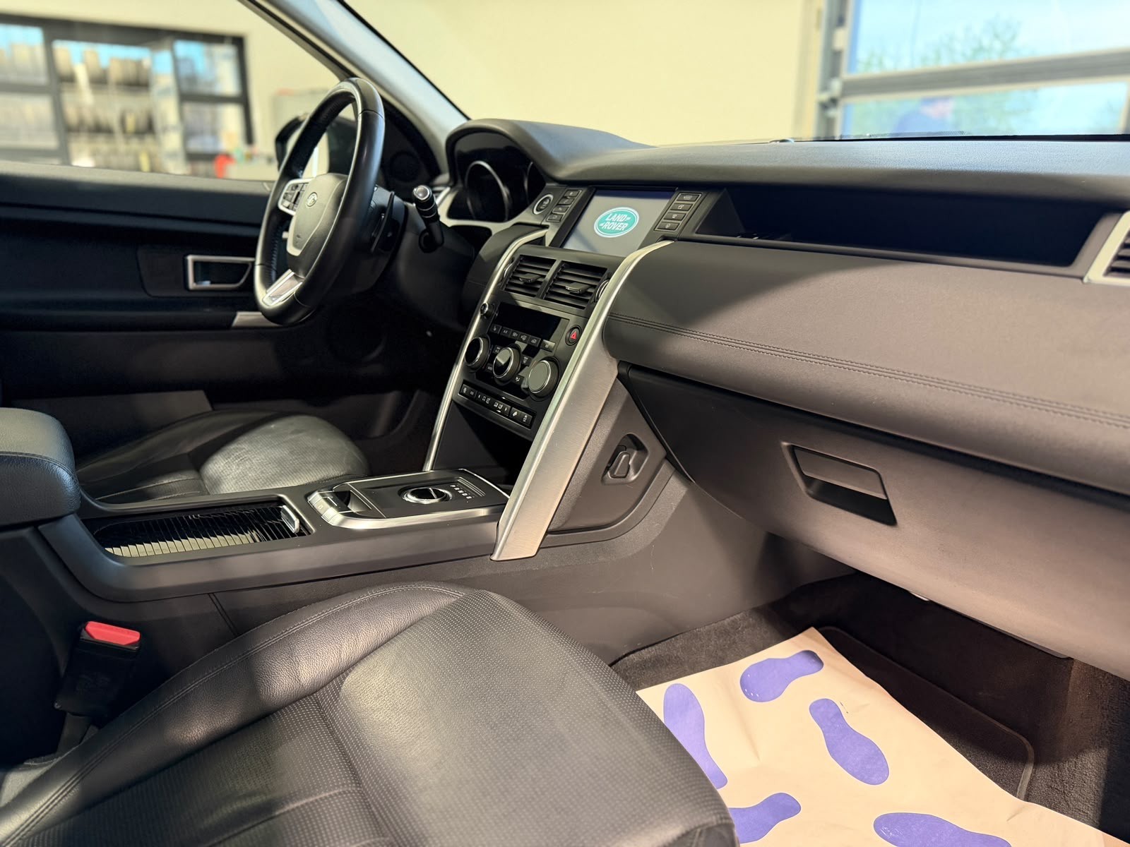 LAND ROVER Discovery Sport 2.0 TD4 SE AT9-image-10