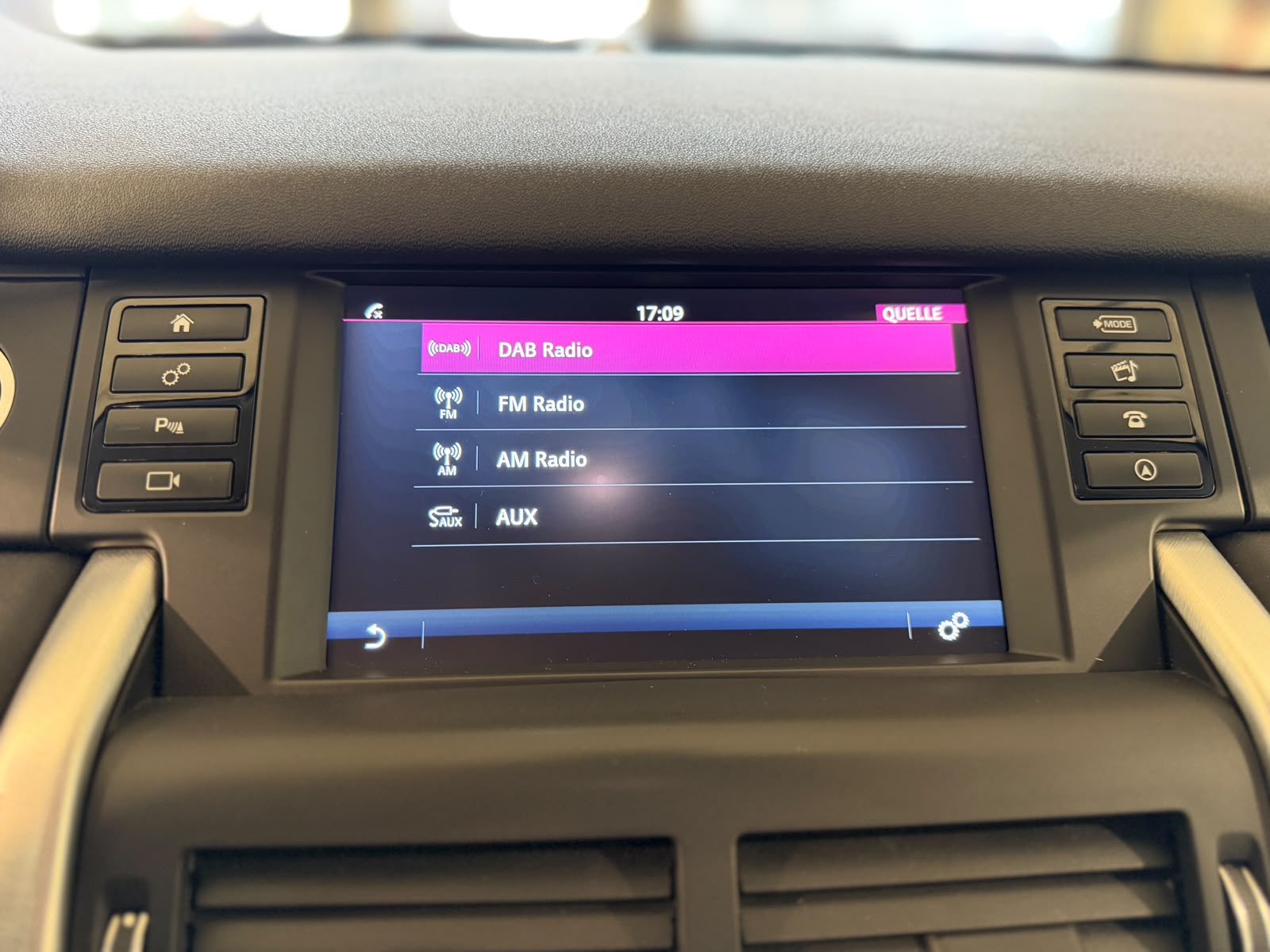 LAND ROVER Discovery Sport 2.0 TD4 SE AT9-image-22