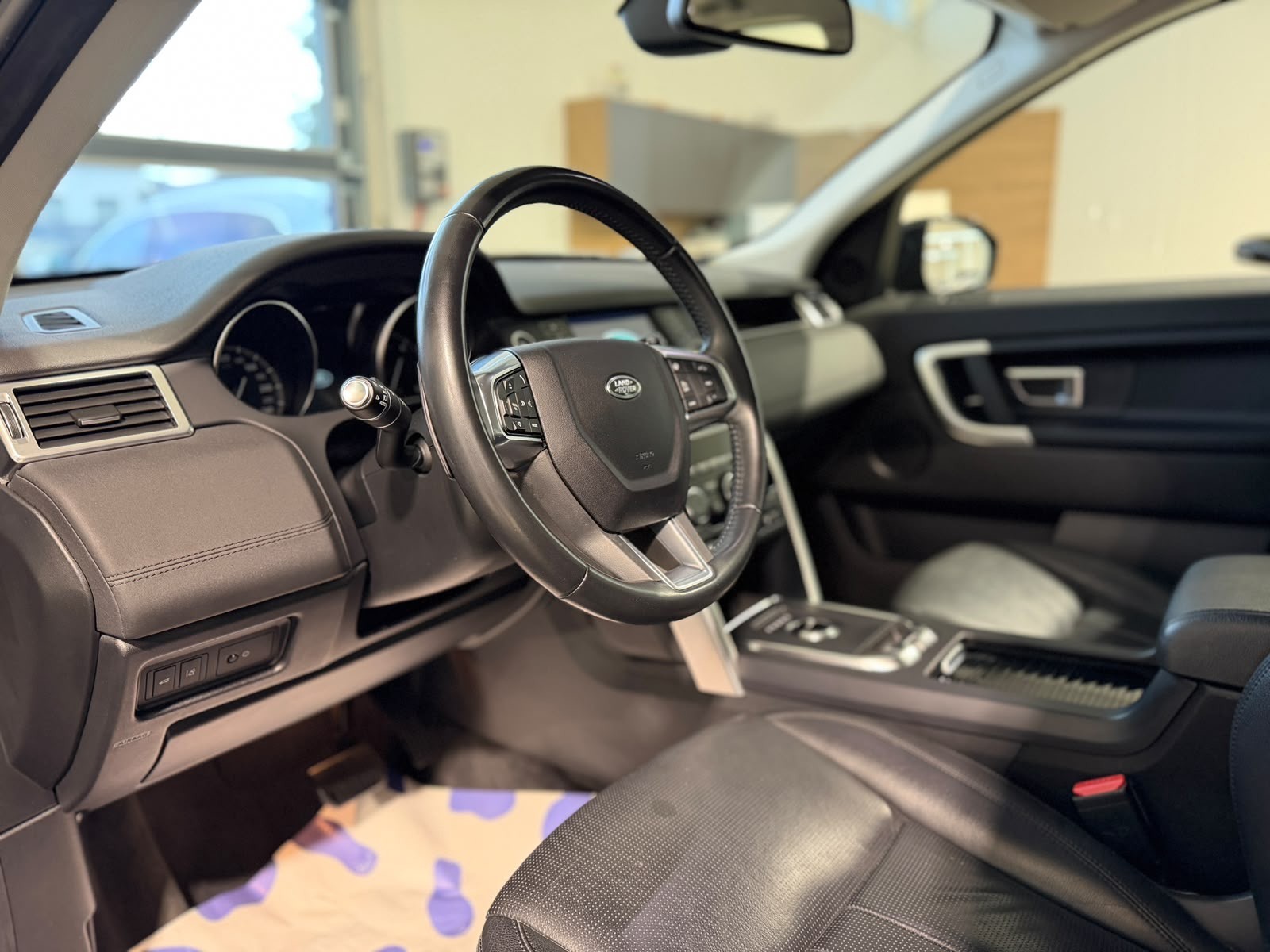 LAND ROVER Discovery Sport 2.0 TD4 SE AT9-image-1