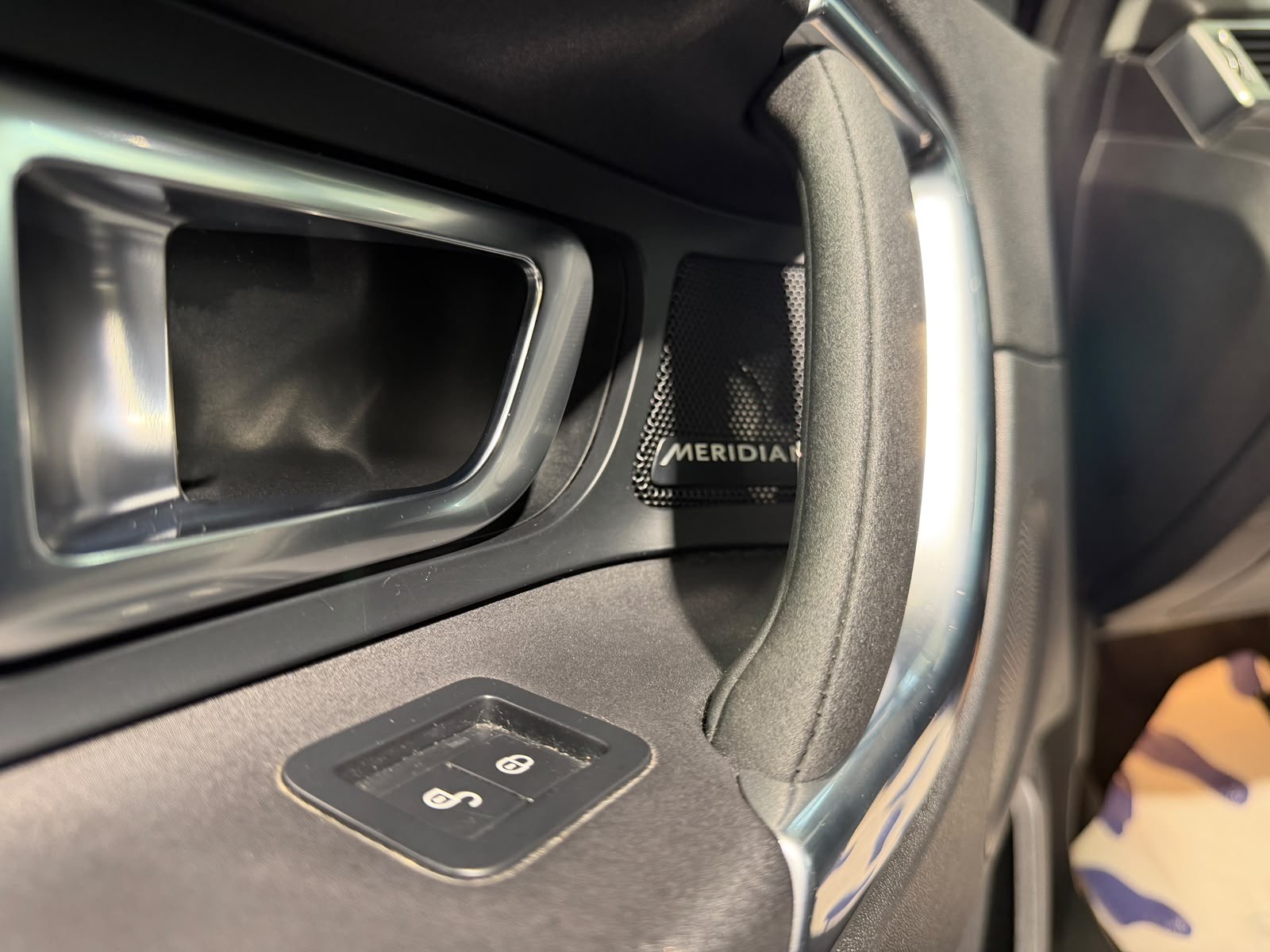 LAND ROVER Discovery Sport 2.0 TD4 SE AT9-image-6