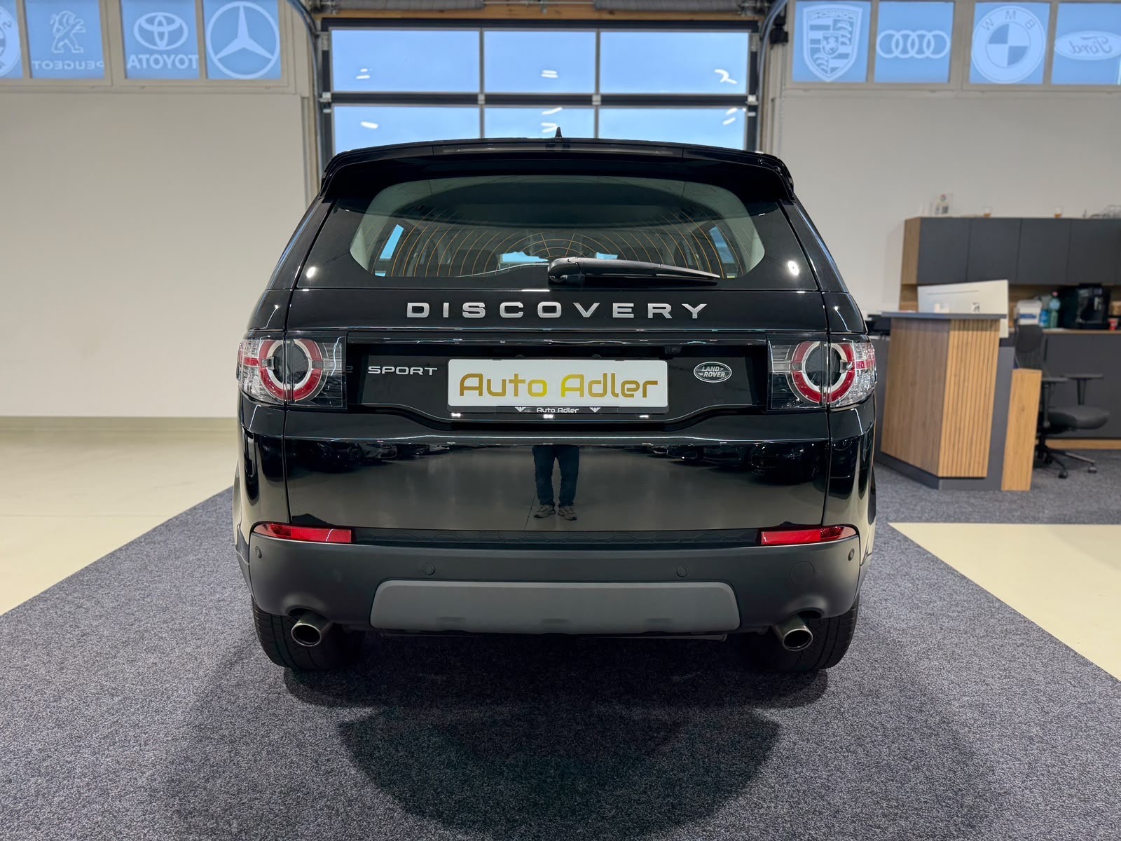 LAND ROVER Discovery Sport 2.0 TD4 SE AT9-image-9