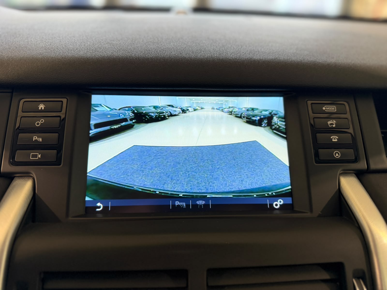 LAND ROVER Discovery Sport 2.0 TD4 SE AT9-image-18