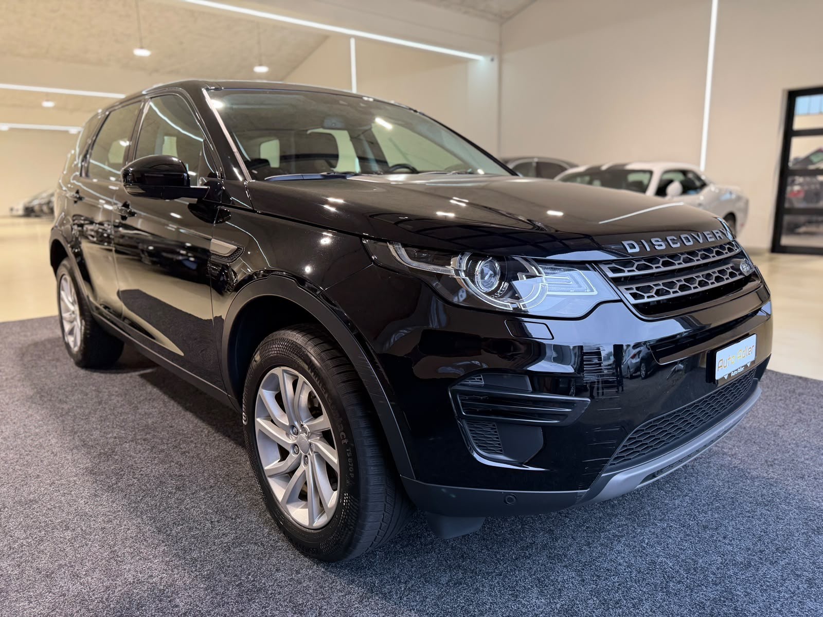 LAND ROVER Discovery Sport 2.0 TD4 SE AT9-image-4
