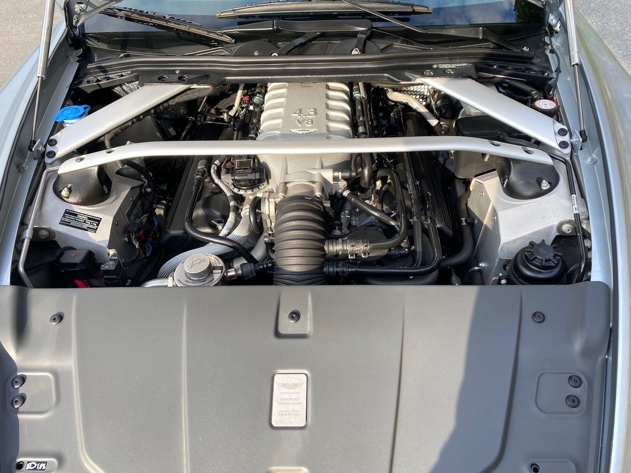 ASTON MARTIN V8 Vantage 4.3 Cabriolet Rarer Handschalter-image-8