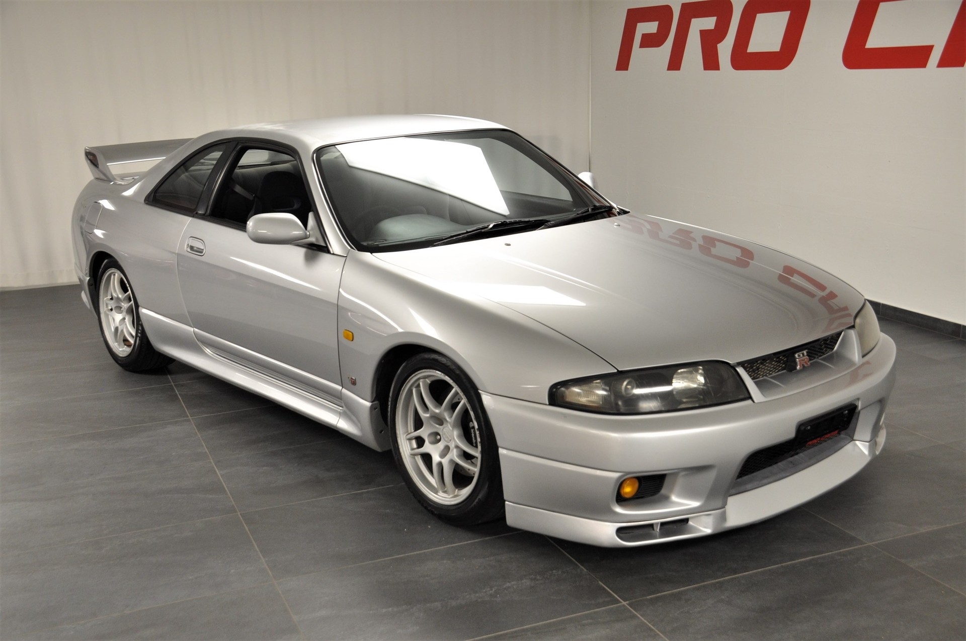 NISSAN Skyline R33 GT-R-image-2