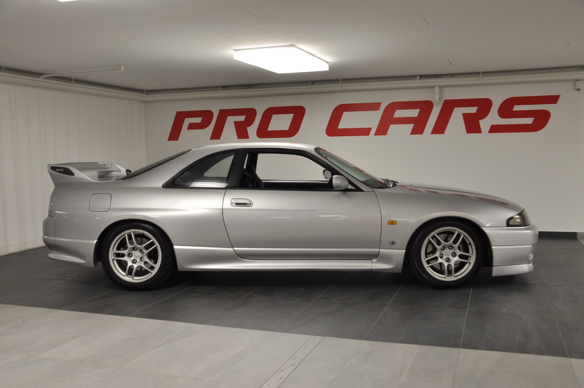 NISSAN Skyline R33 GT-R-image-6