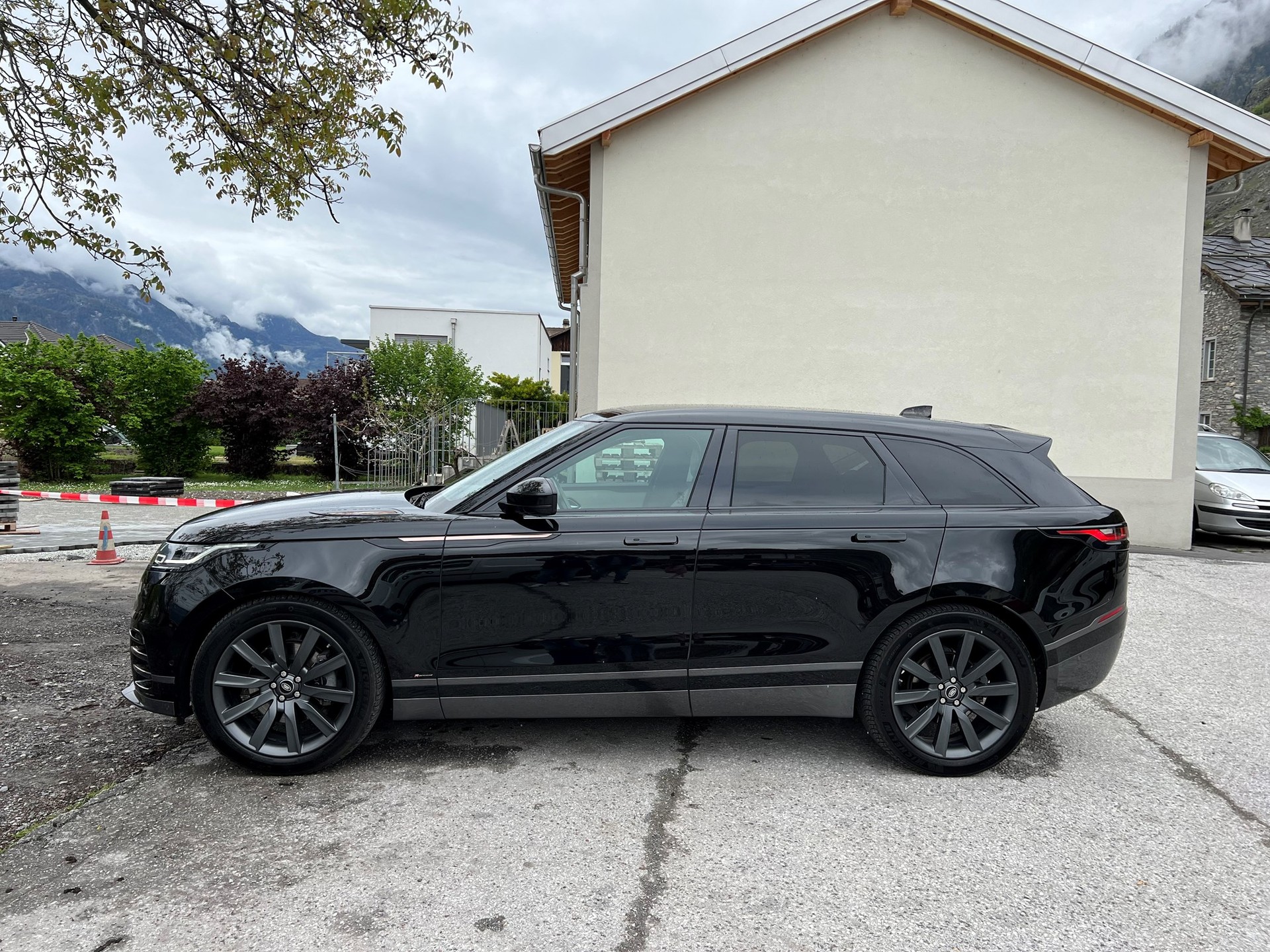 LAND ROVER Range Rover Velar R-Dynamic D 300 HSE Automatic-image-0