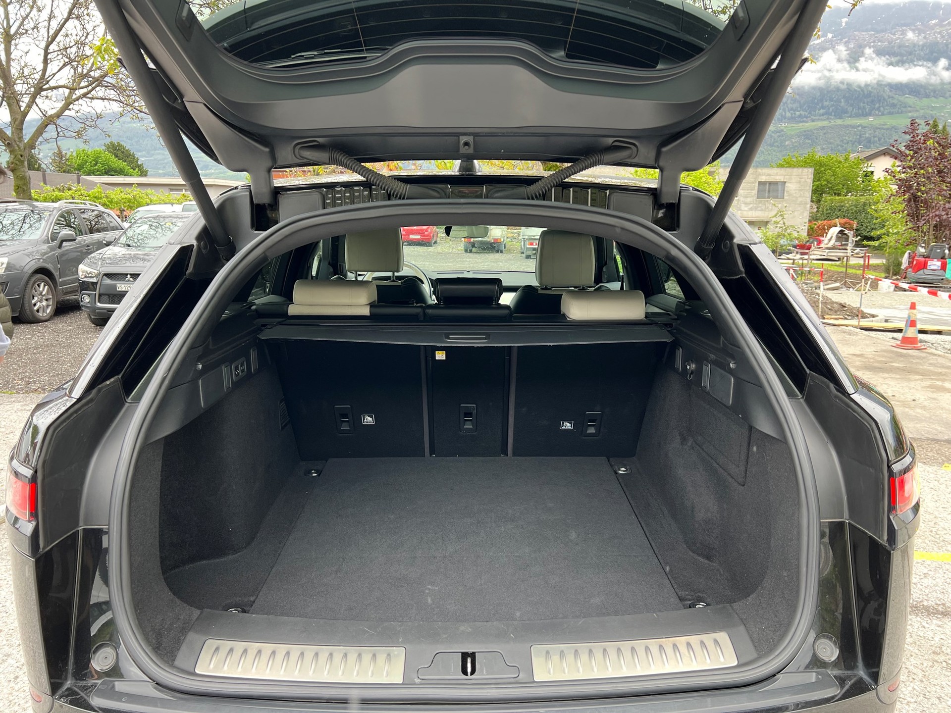 LAND ROVER Range Rover Velar R-Dynamic D 300 HSE Automatic-image-9
