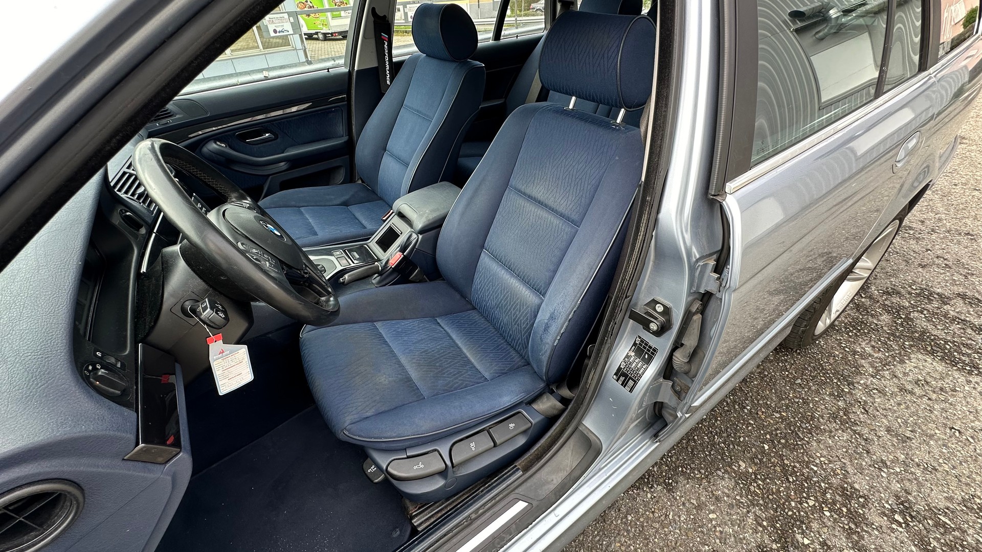BMW 520i Touring-image-7
