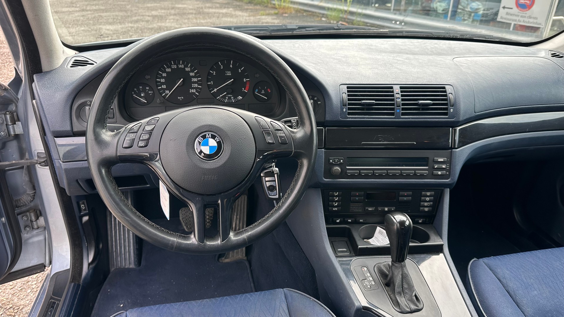 BMW 520i Touring-image-6