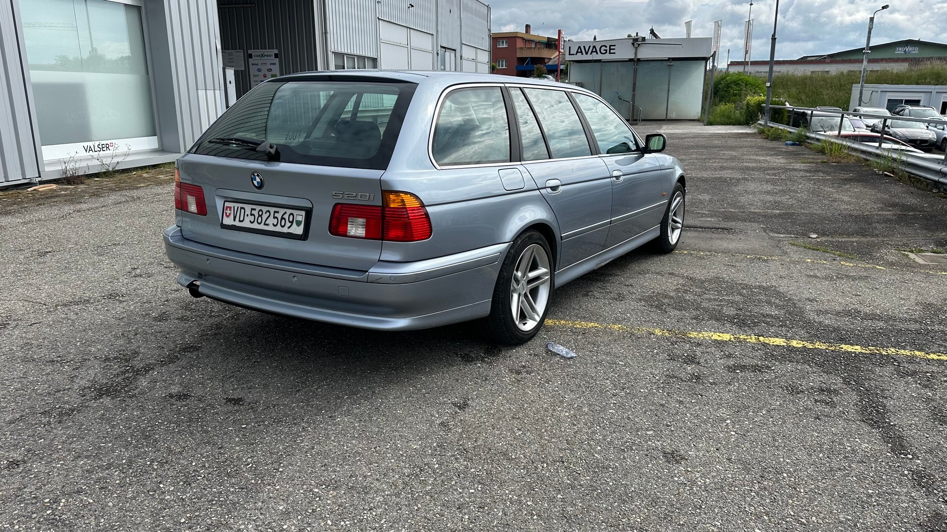 BMW 520i Touring-image-3