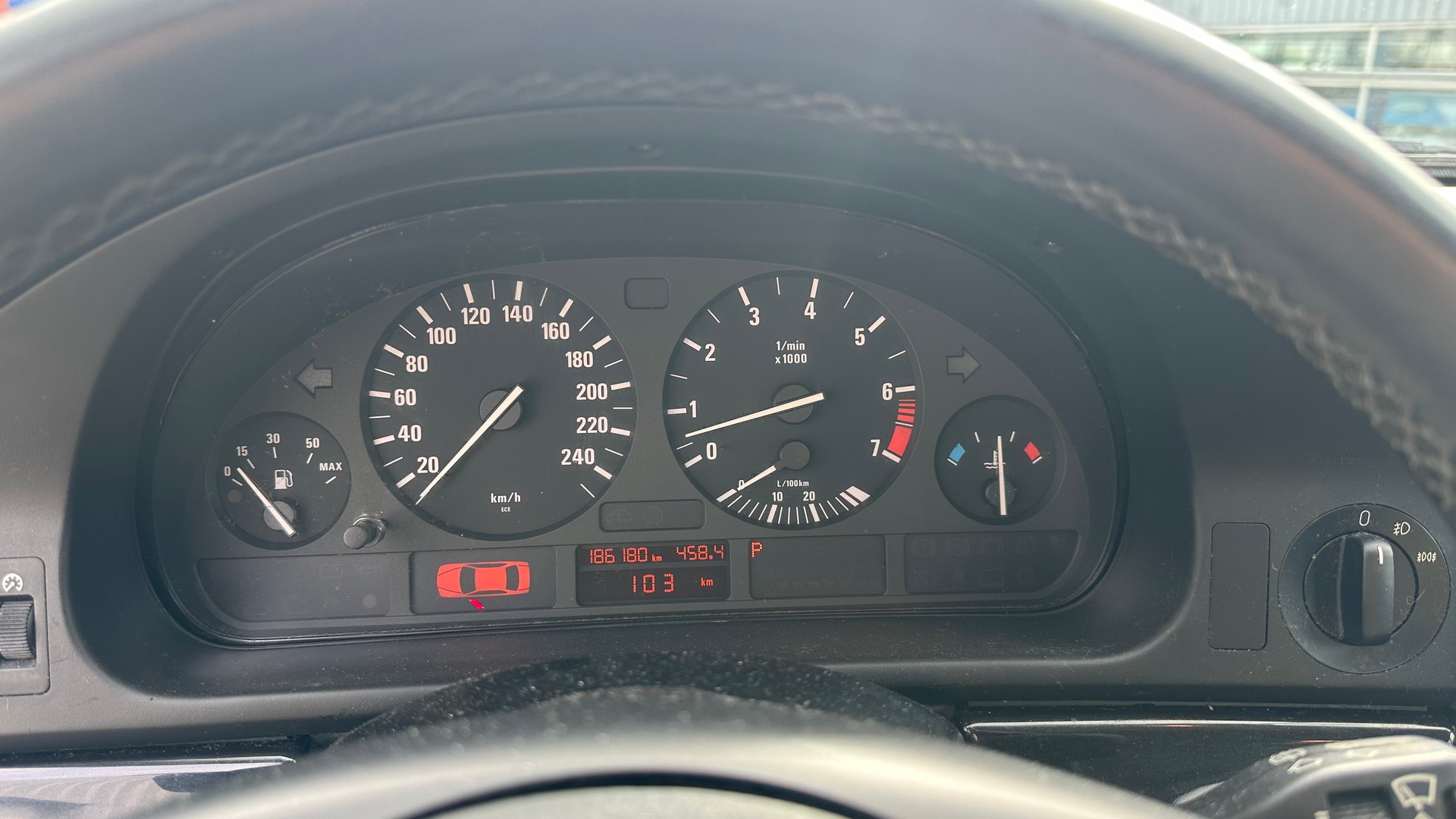 BMW 520i Touring-image-11