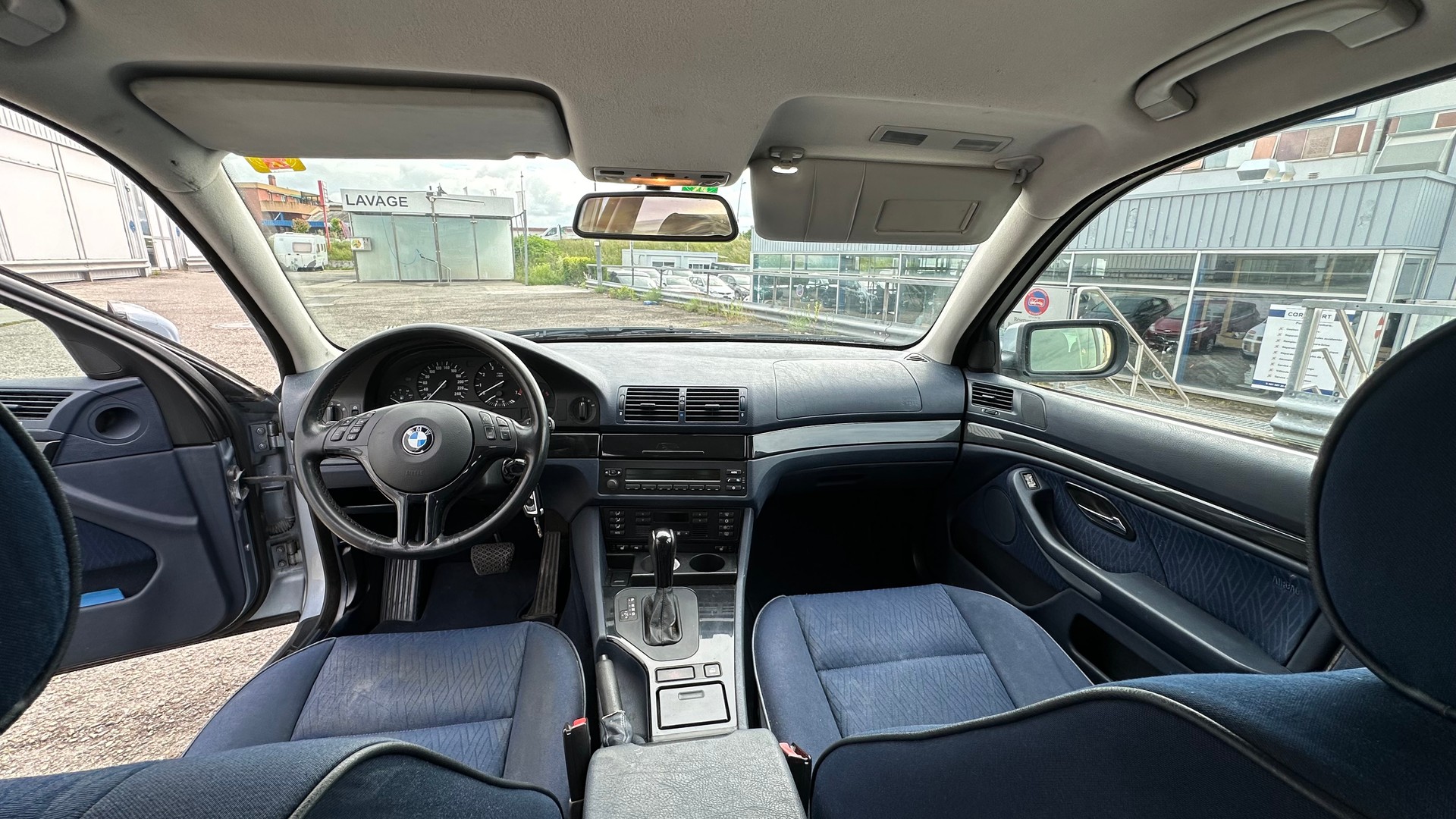 BMW 520i Touring-image-5