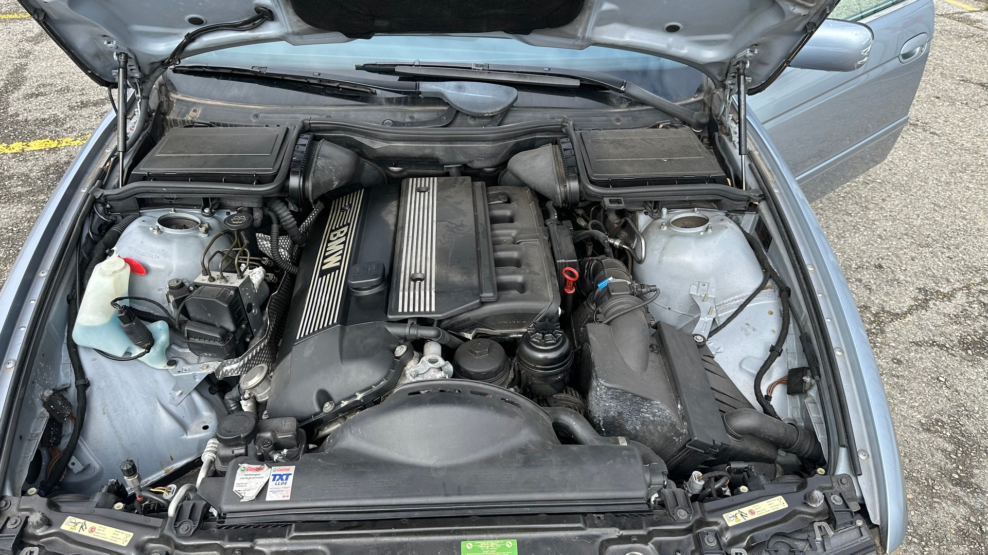 BMW 520i Touring-image-10