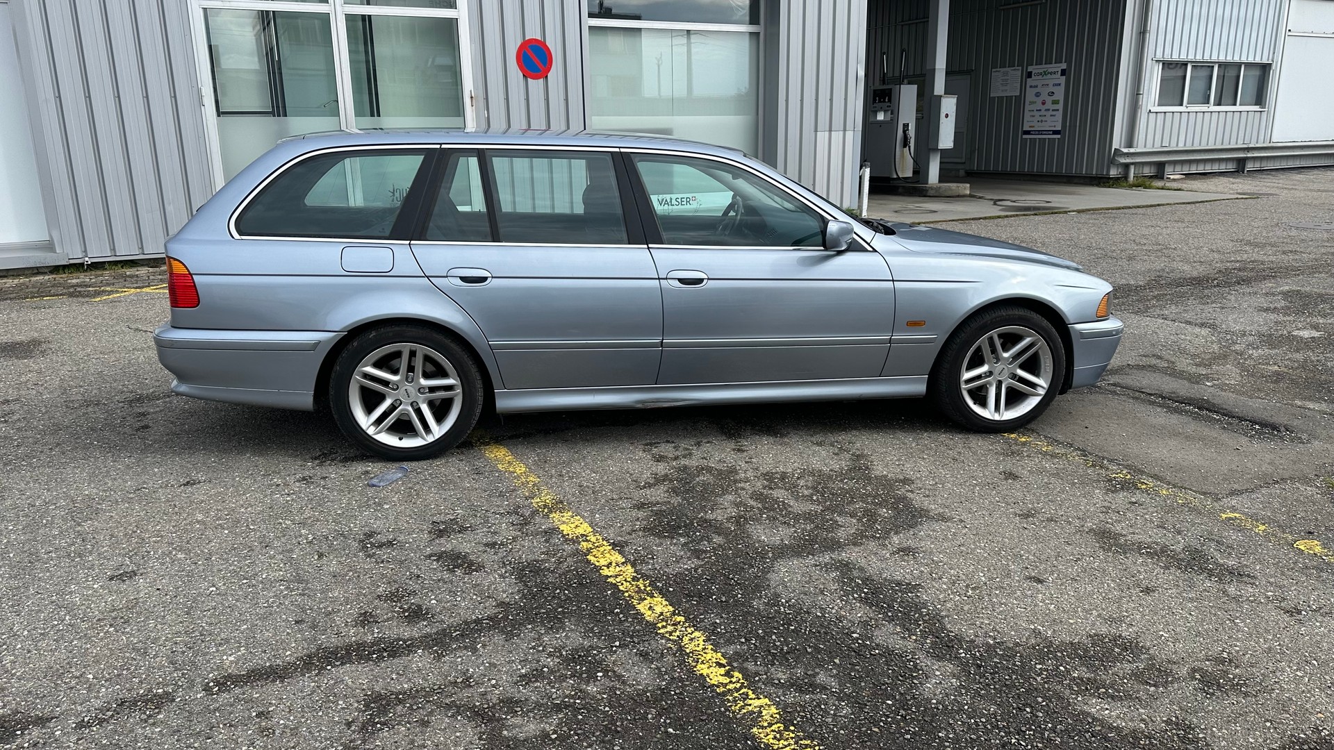 BMW 520i Touring-image-2