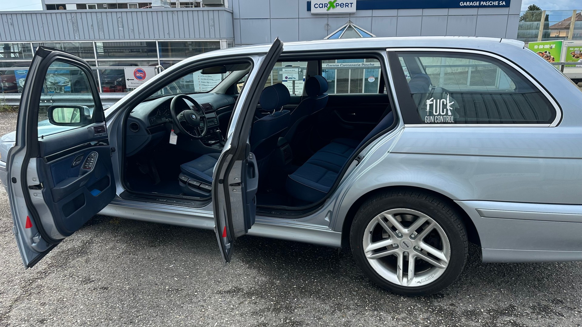 BMW 520i Touring-image-4