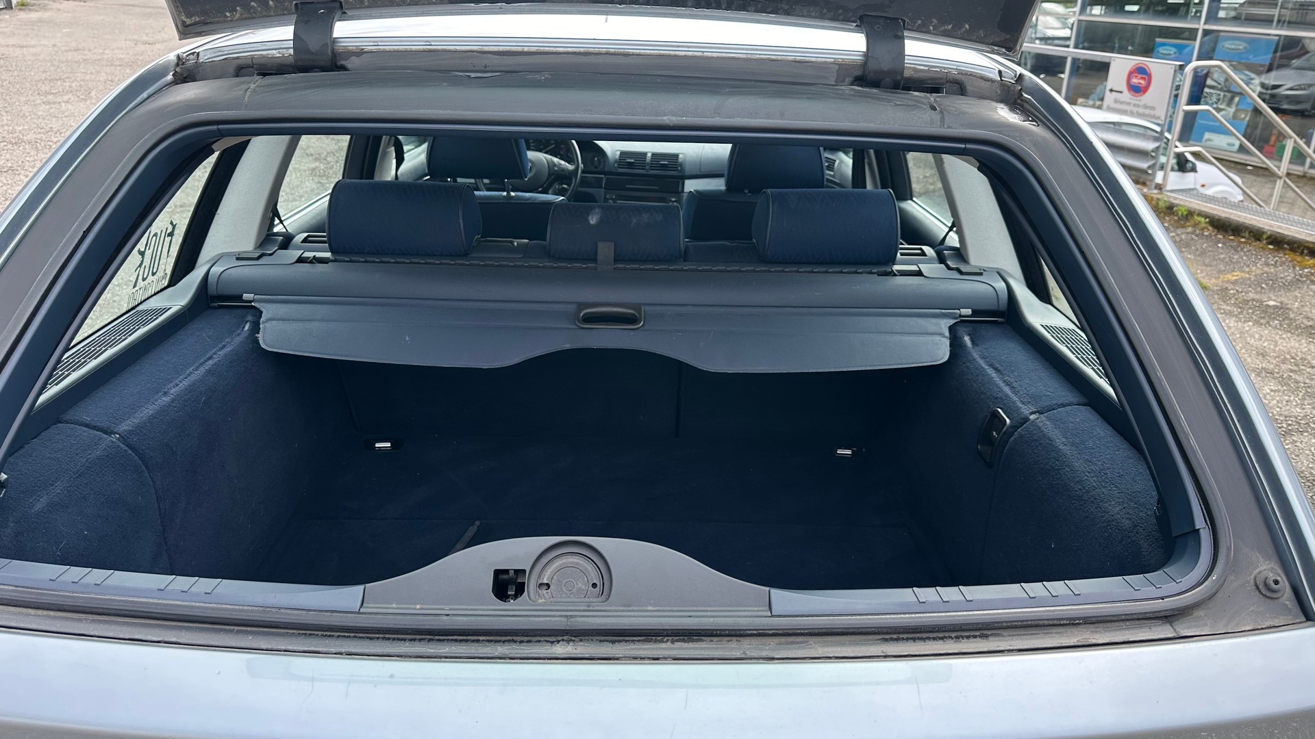 BMW 520i Touring-image-9