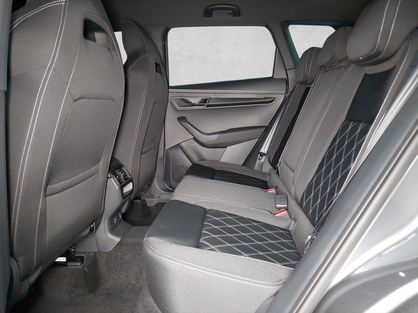 SKODA Karoq 1.5 TSI SportLine DSG-image-8