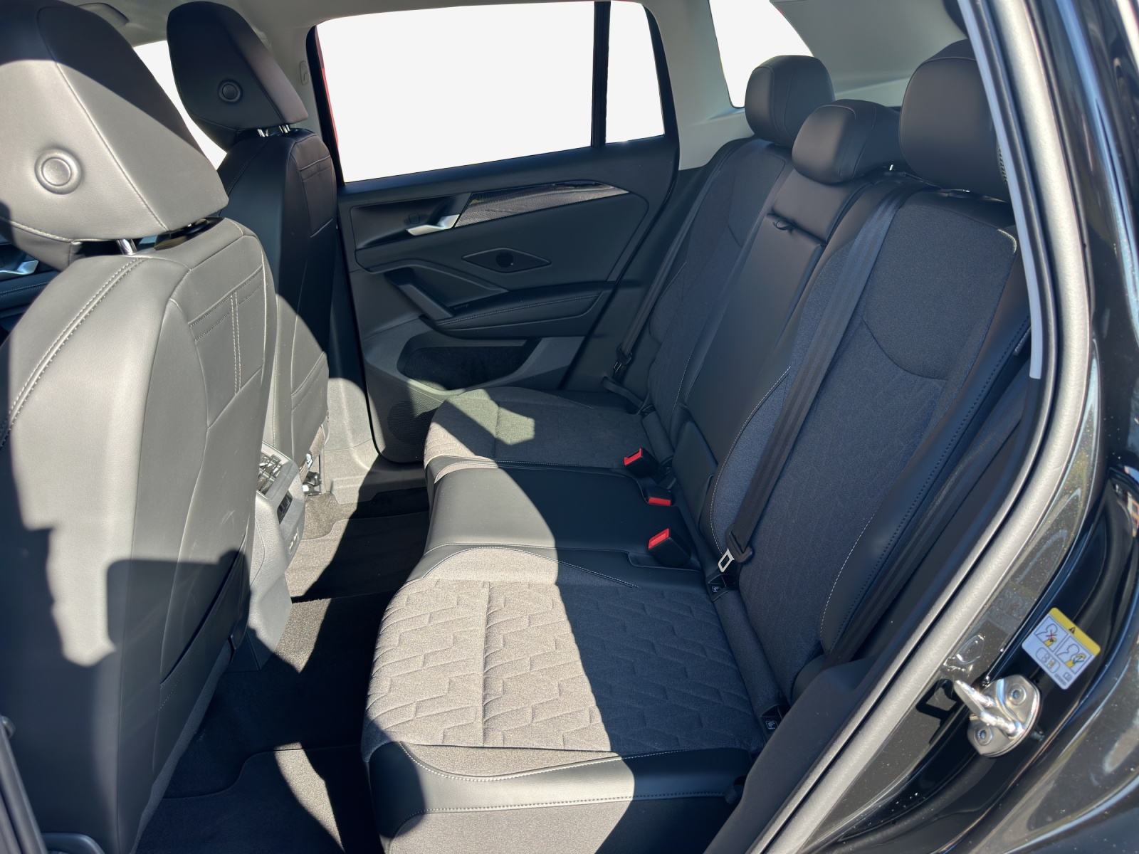 VW Tiguan 2.0 TDI SCR Life DSG-image-11