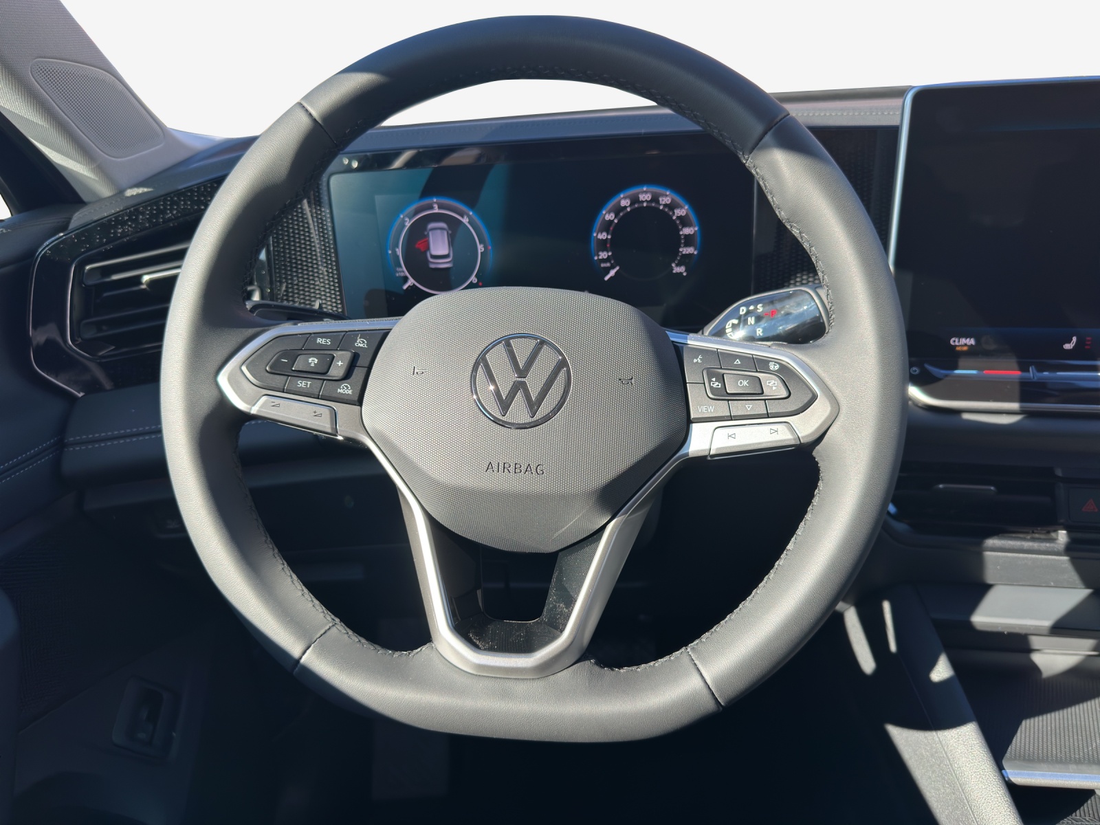 VW Tiguan 2.0 TDI SCR Life DSG-image-9