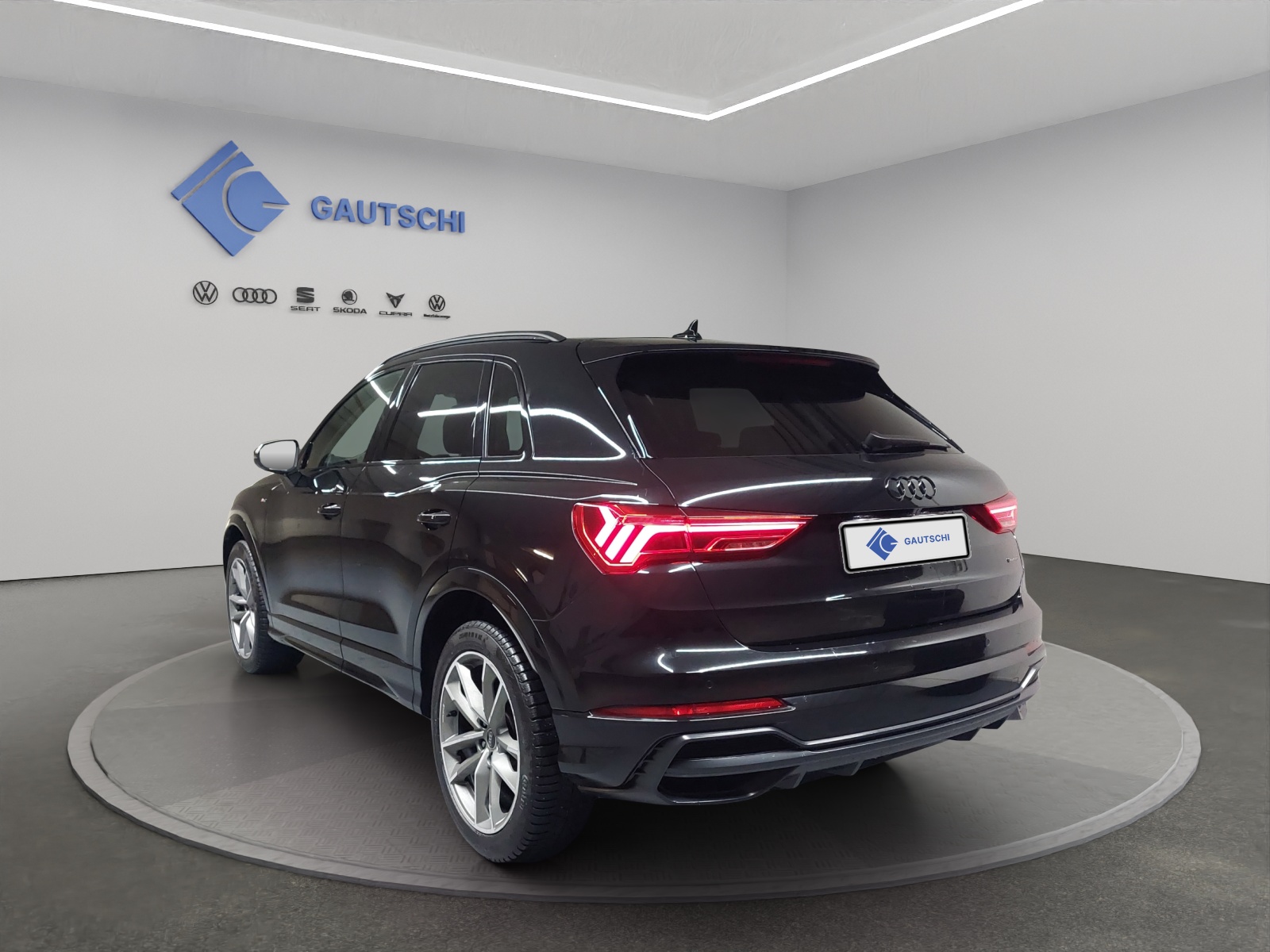 AUDI Q3 35 TDI S line quattro S-tronic-image-2