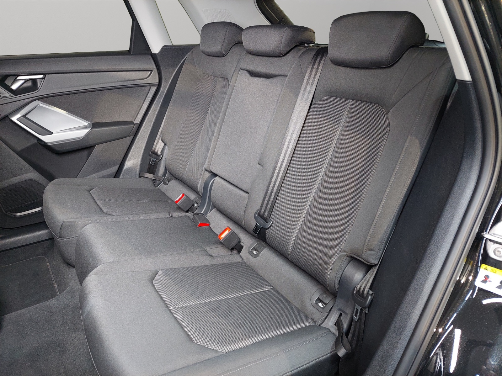 AUDI Q3 35 TDI S line quattro S-tronic-image-7