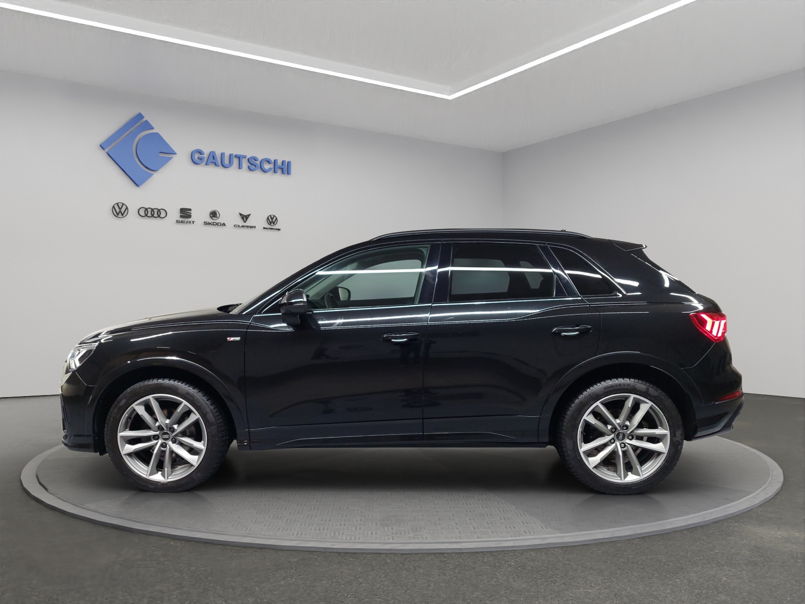 AUDI Q3 35 TDI S line quattro S-tronic-image-1