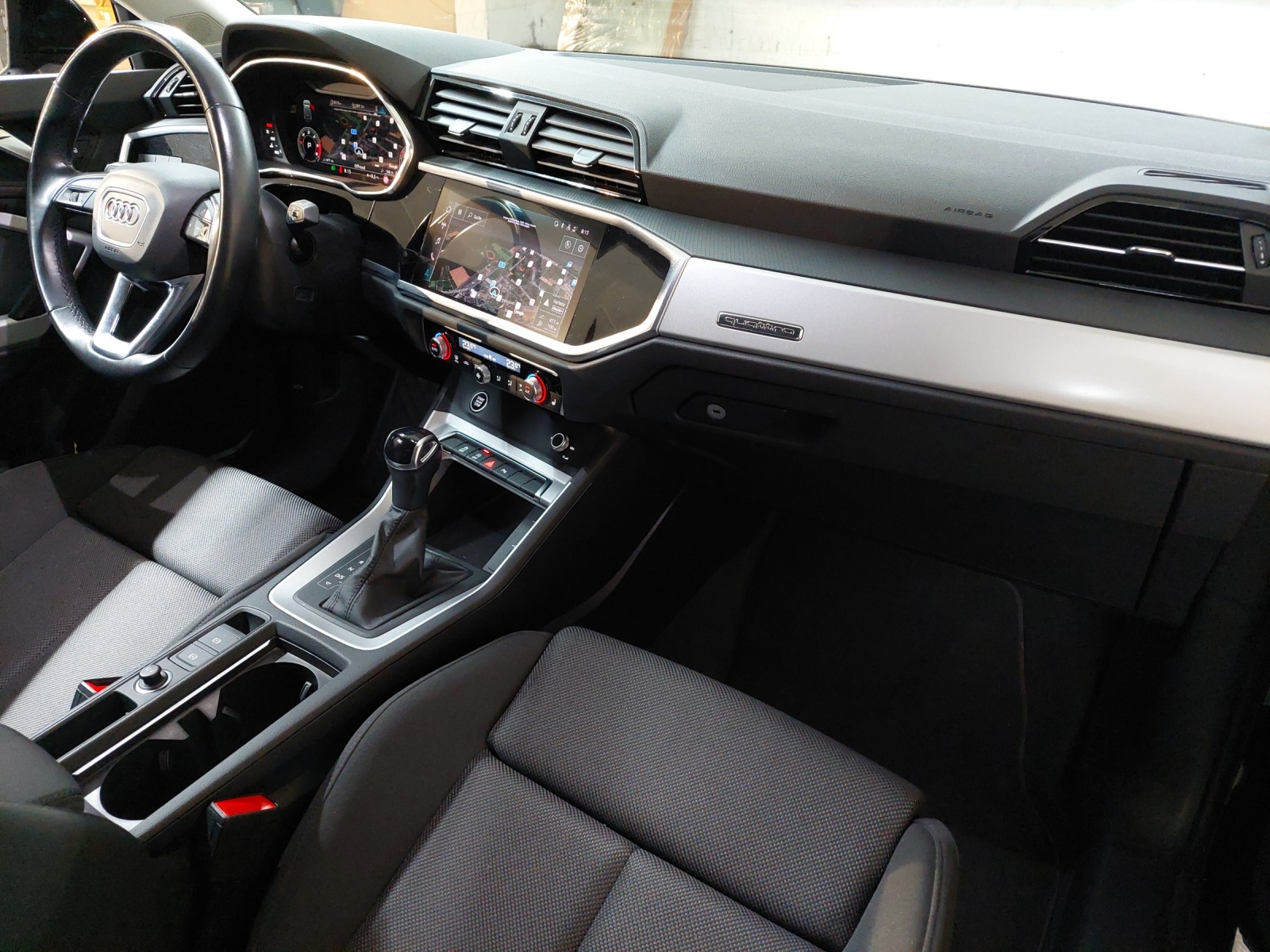 AUDI Q3 35 TDI S line quattro S-tronic-image-9