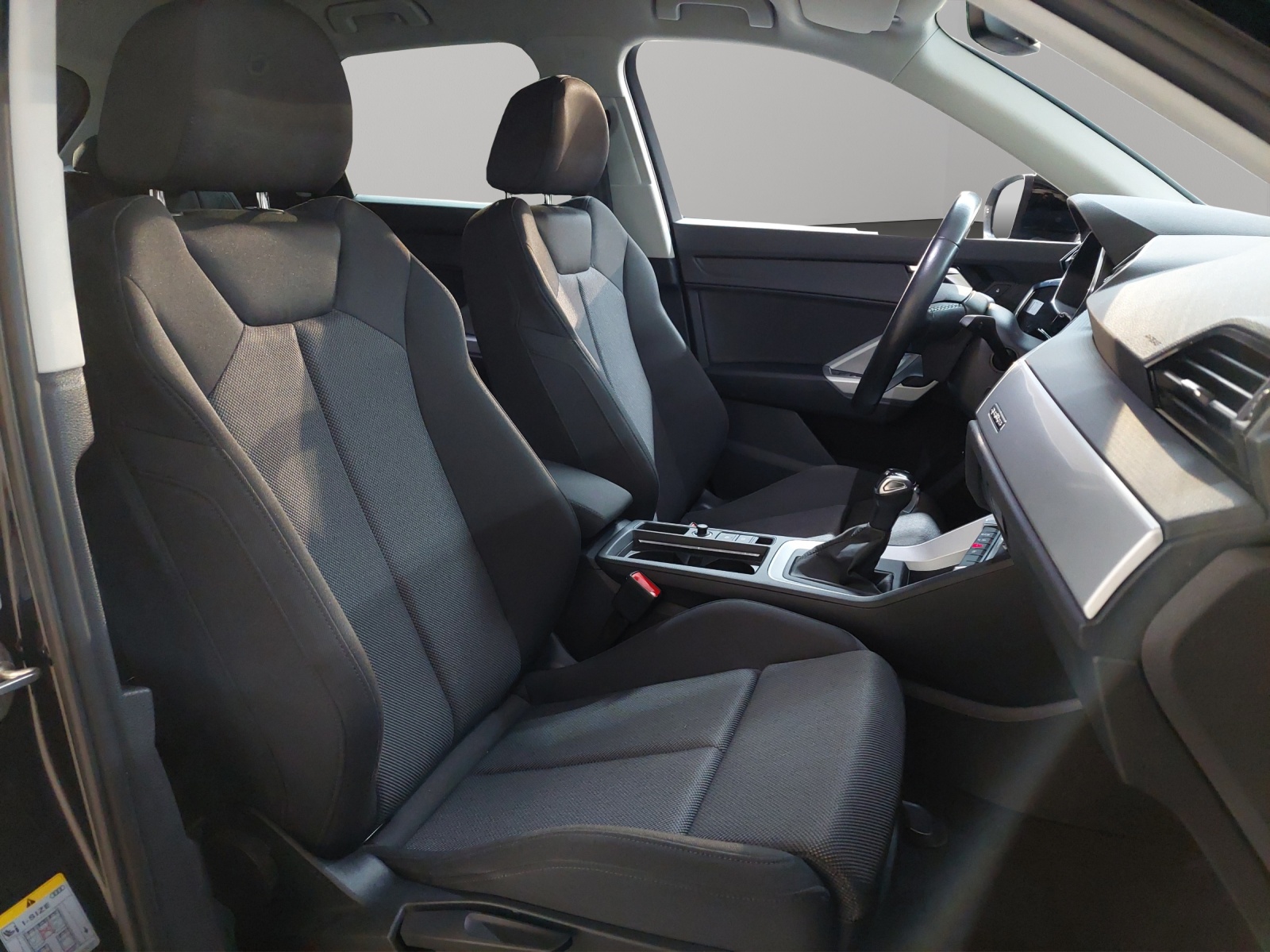 AUDI Q3 35 TDI S line quattro S-tronic-image-8