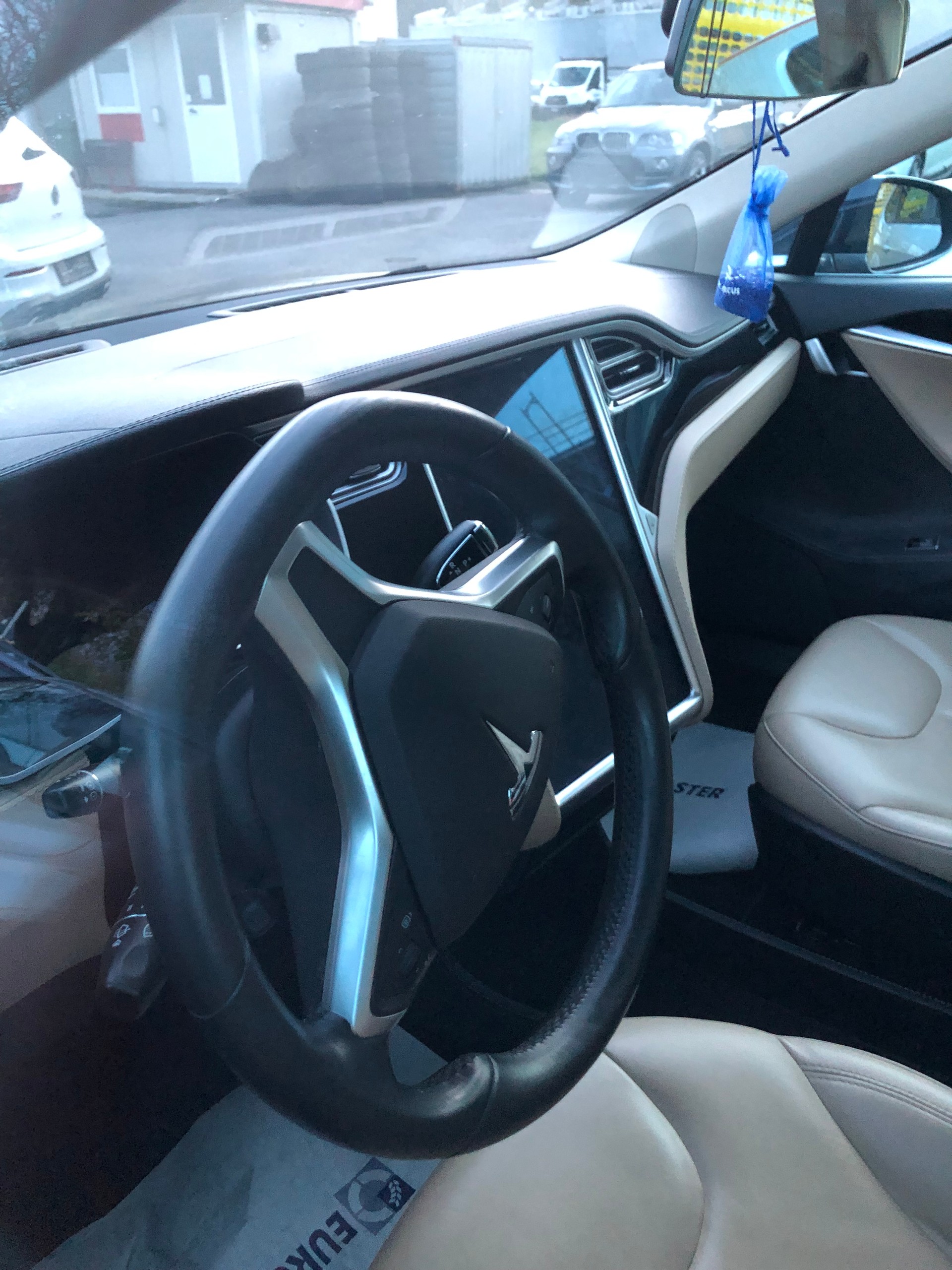 TESLA Model S 60-image-3