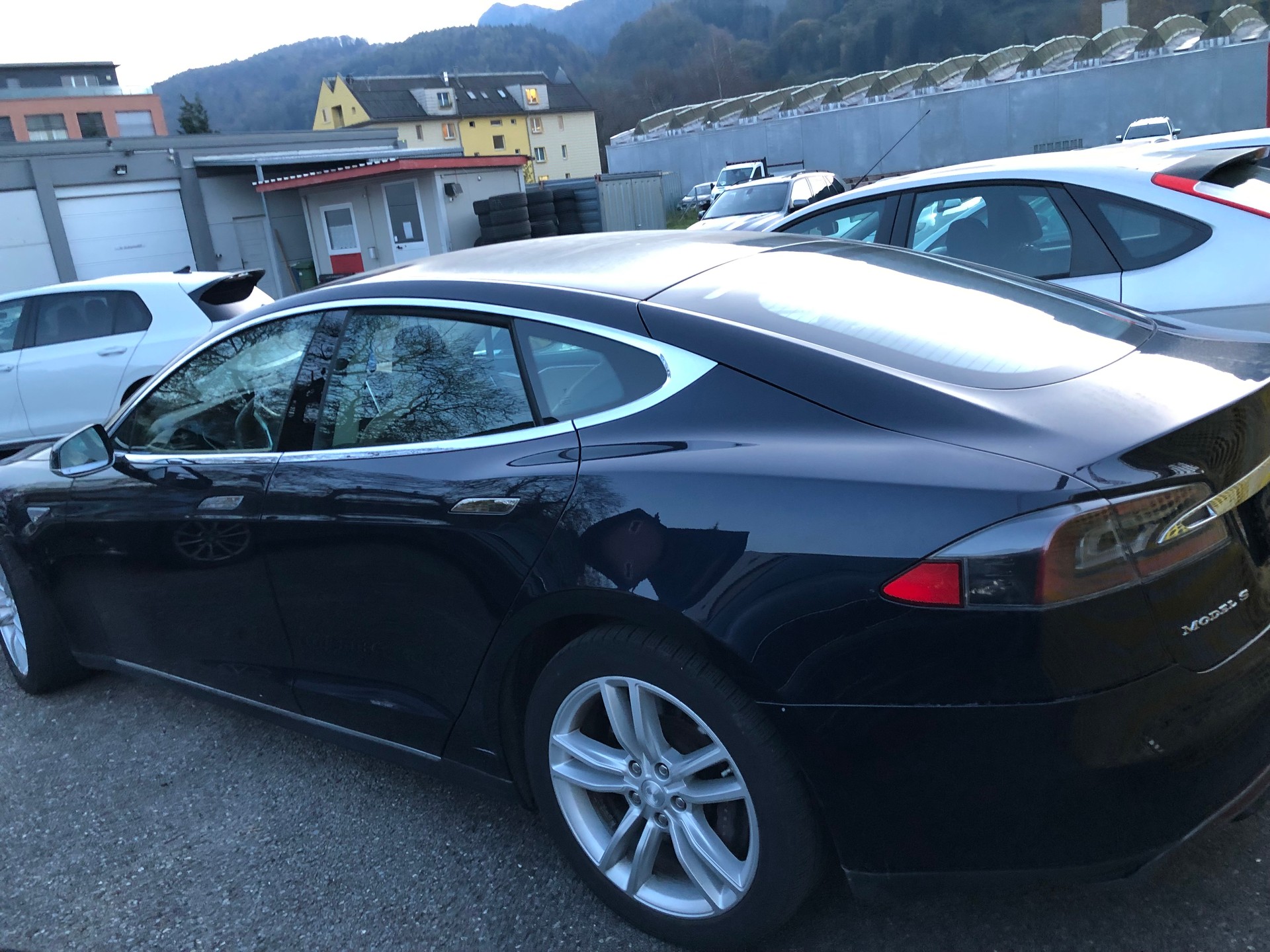 TESLA Model S 60-image-2