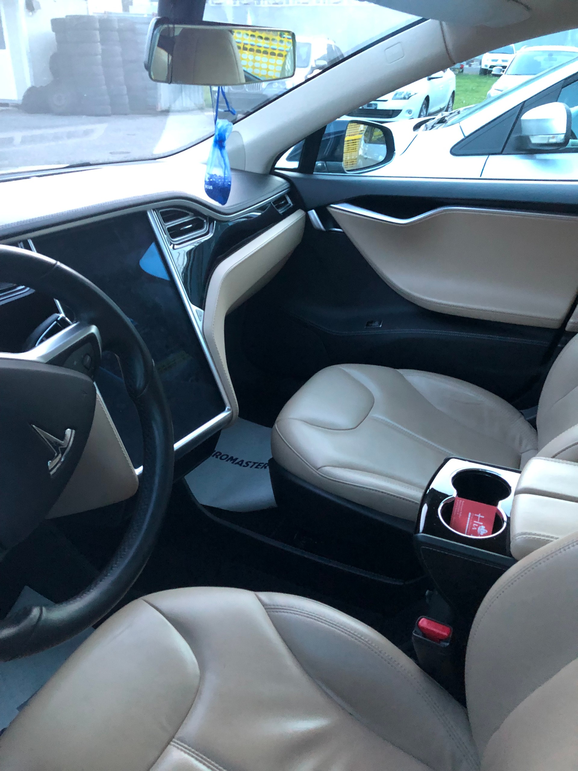 TESLA Model S 60-image-7
