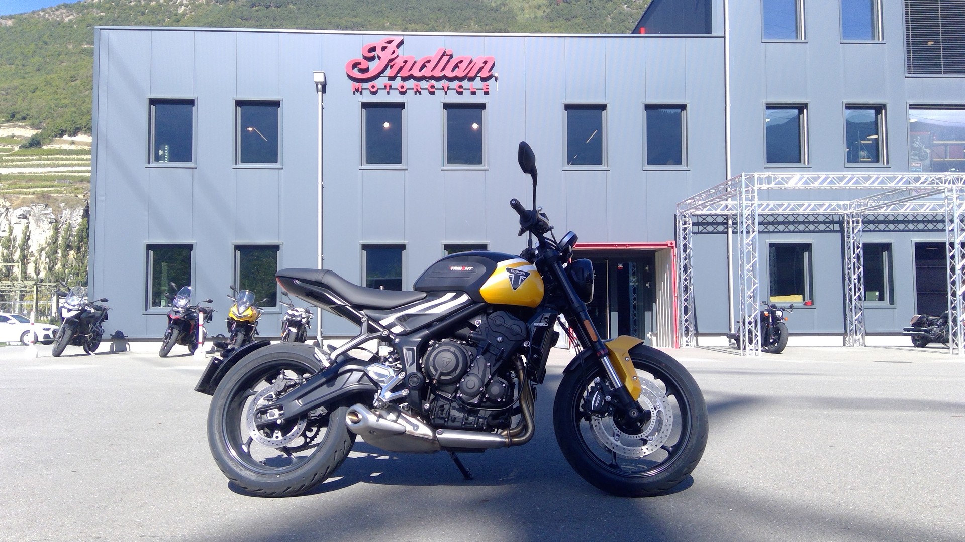 TRIUMPH Trident