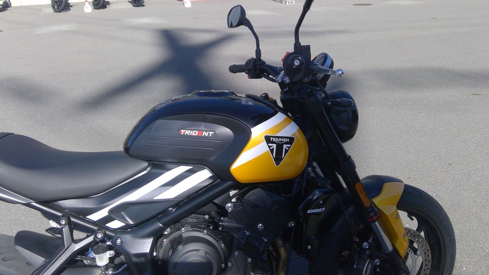 TRIUMPH Trident-image-2