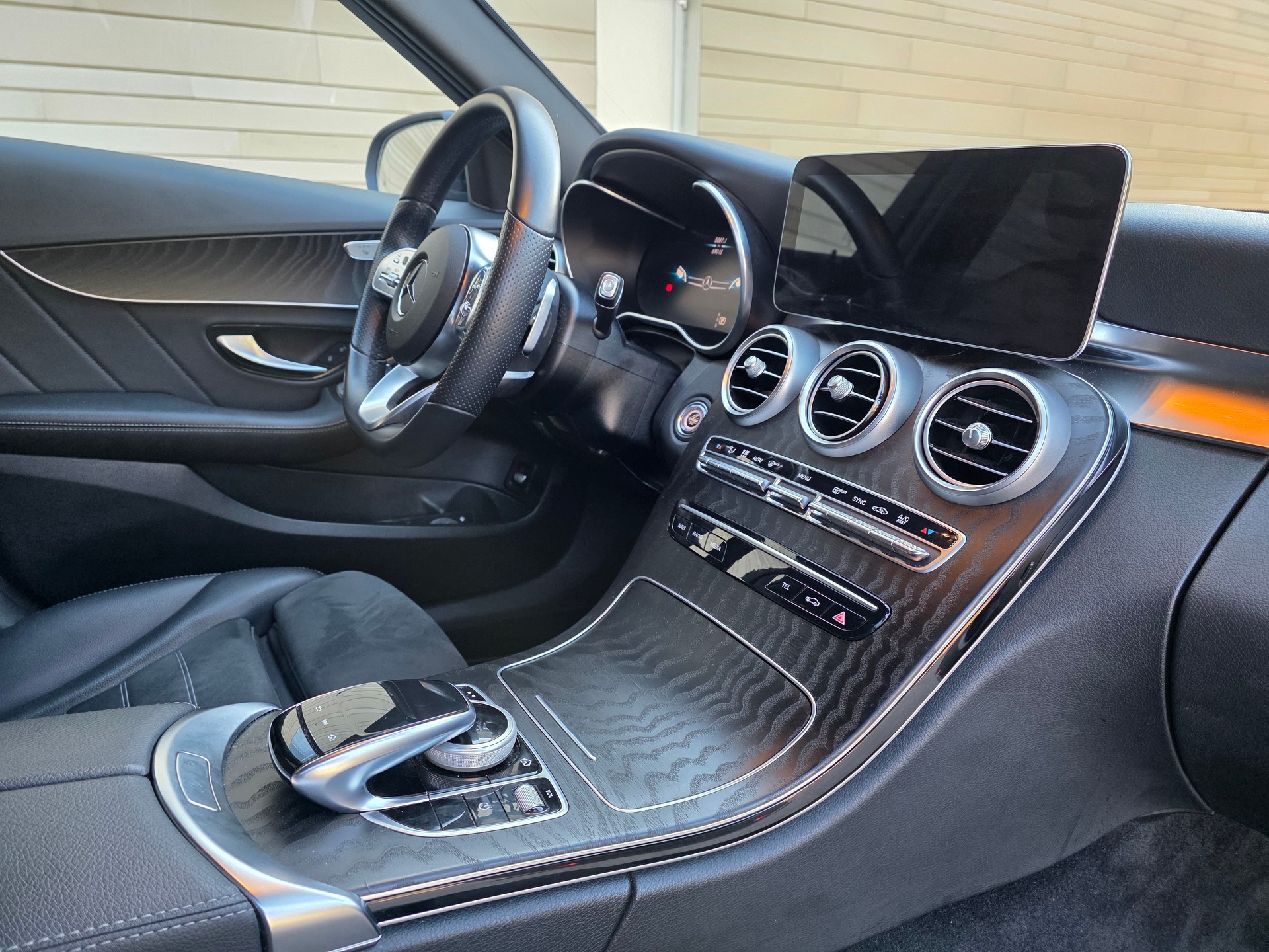 MERCEDES-BENZ C 220 d Swiss Star AMG Line 4M 9G-Tronic-image-22