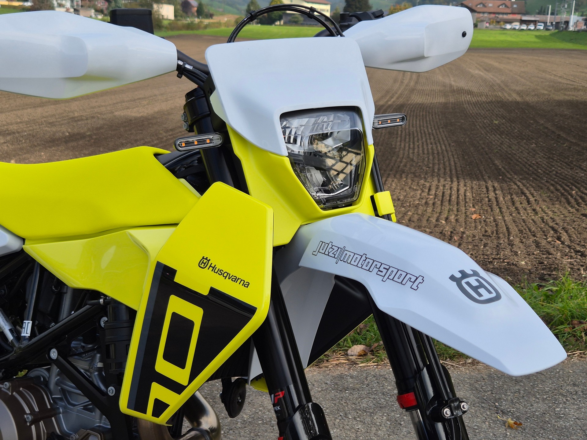 HUSQVARNA 701 Supermoto-image-2