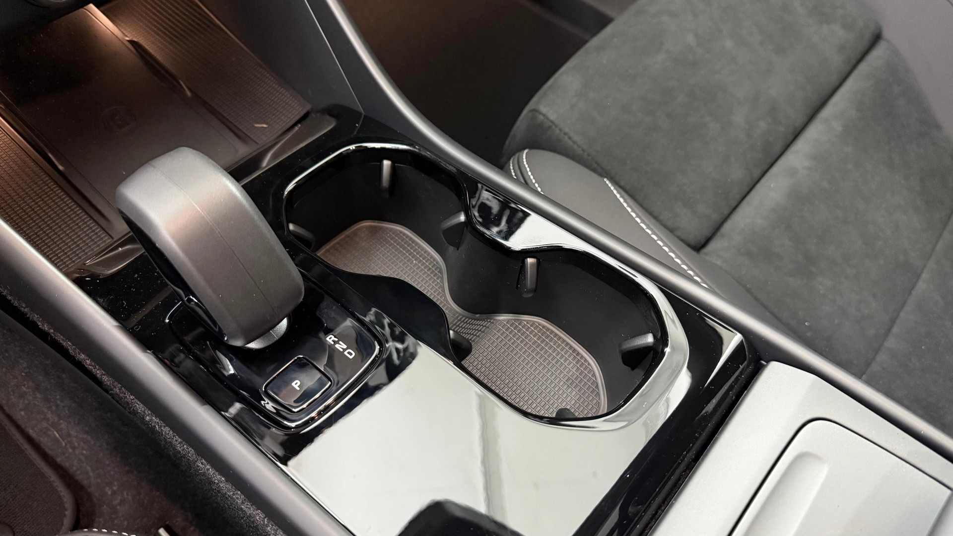 VOLVO EX40 Twin Ultra AWD-image-11