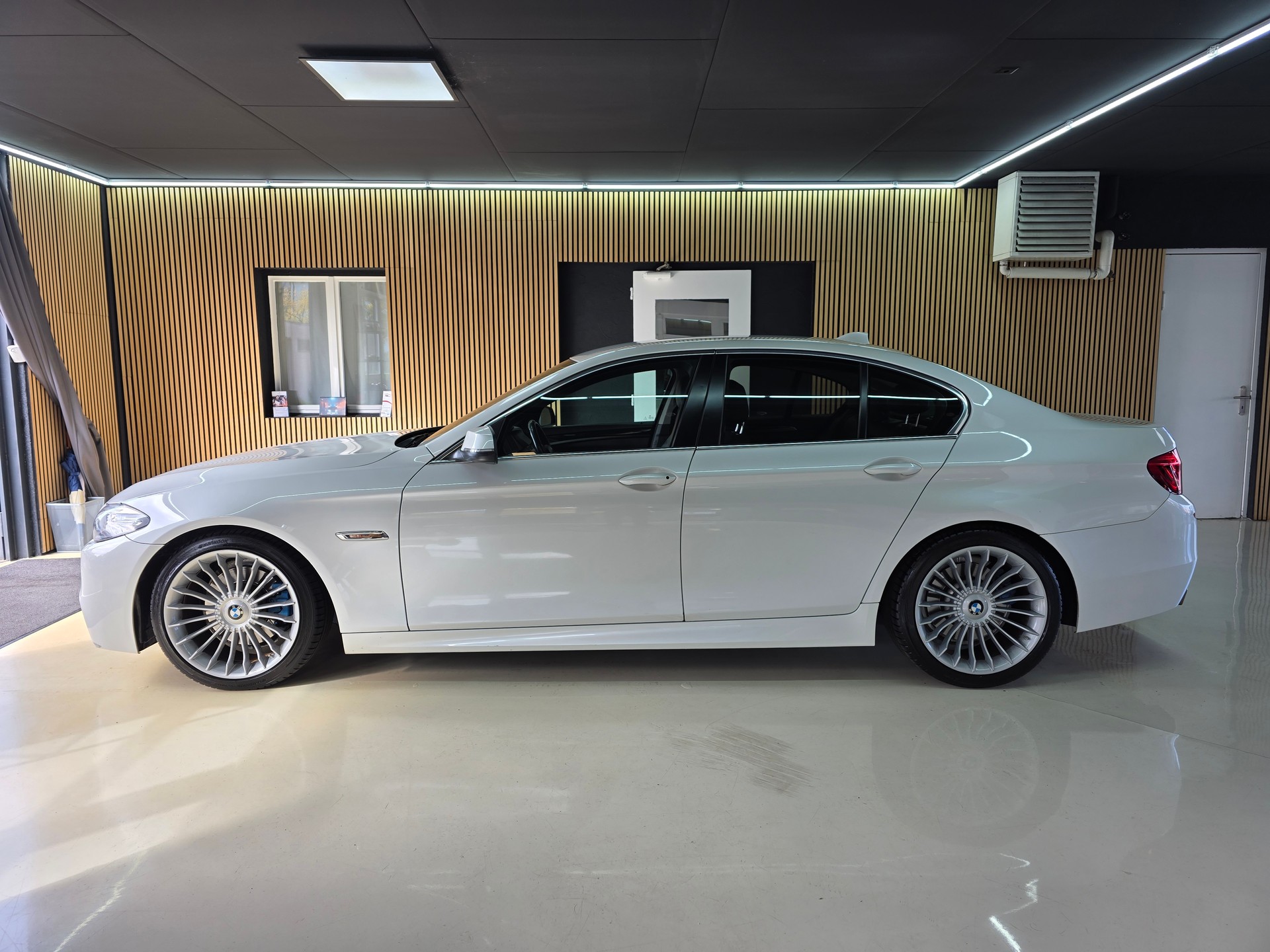 BMW 520d M-Sport LCI-image-3
