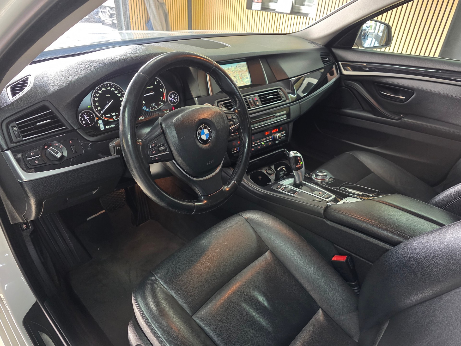 BMW 520d M-Sport LCI-image-7