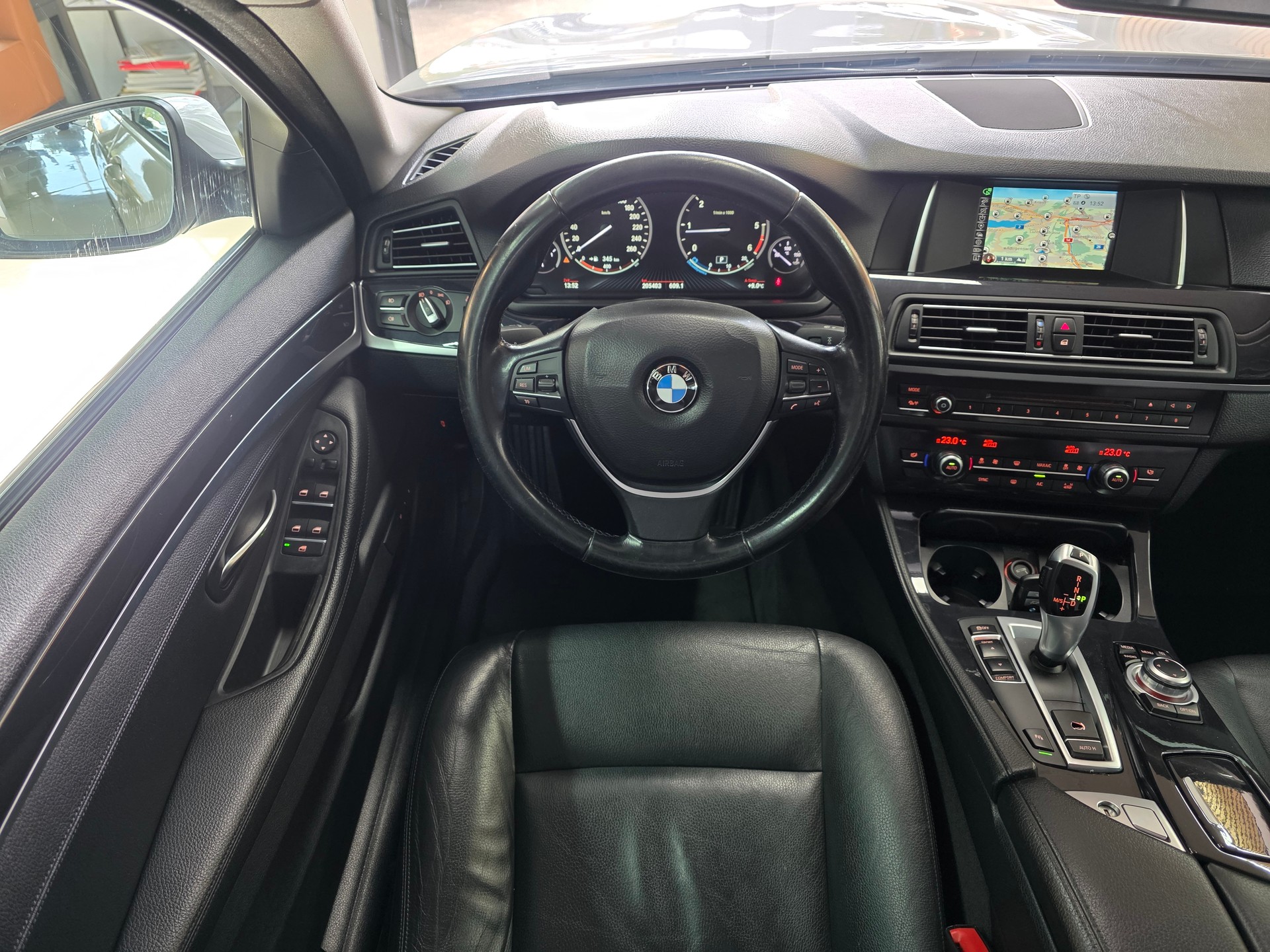 BMW 520d M-Sport LCI-image-9