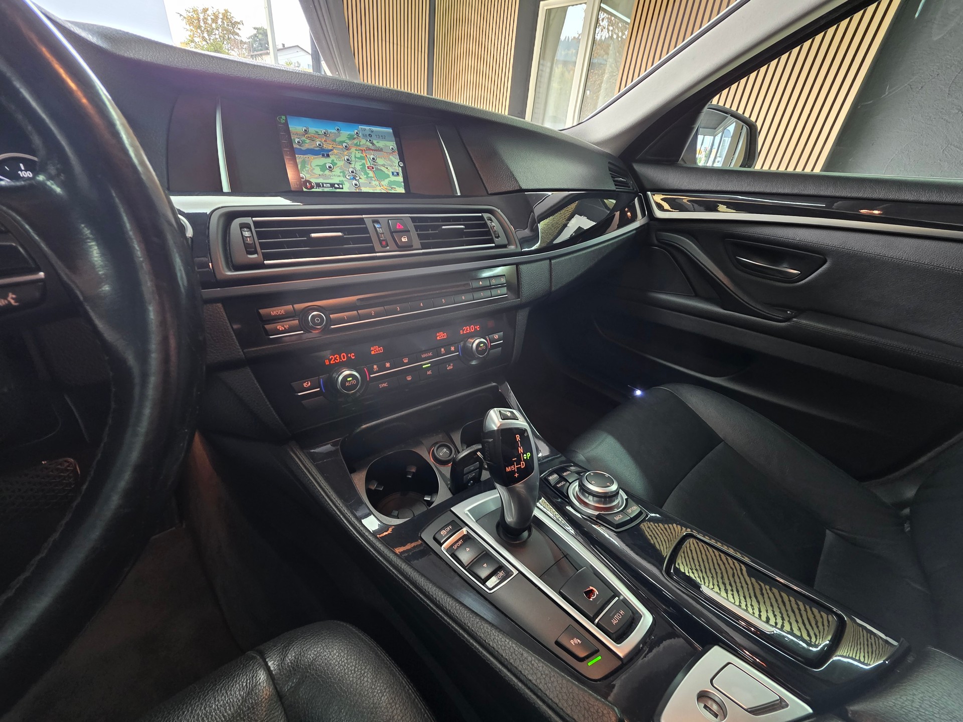 BMW 520d M-Sport LCI-image-11