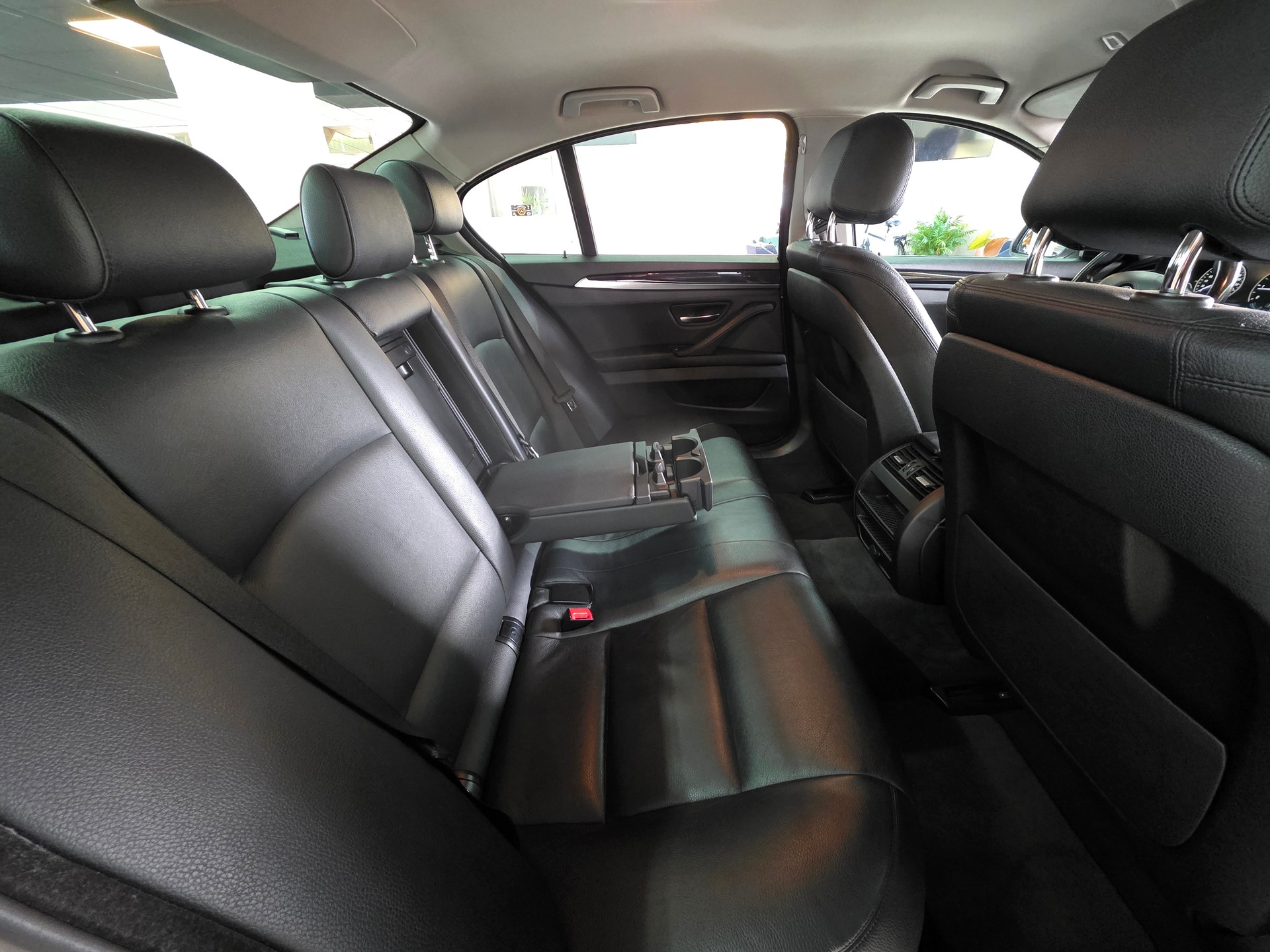 BMW 520d M-Sport LCI-image-14