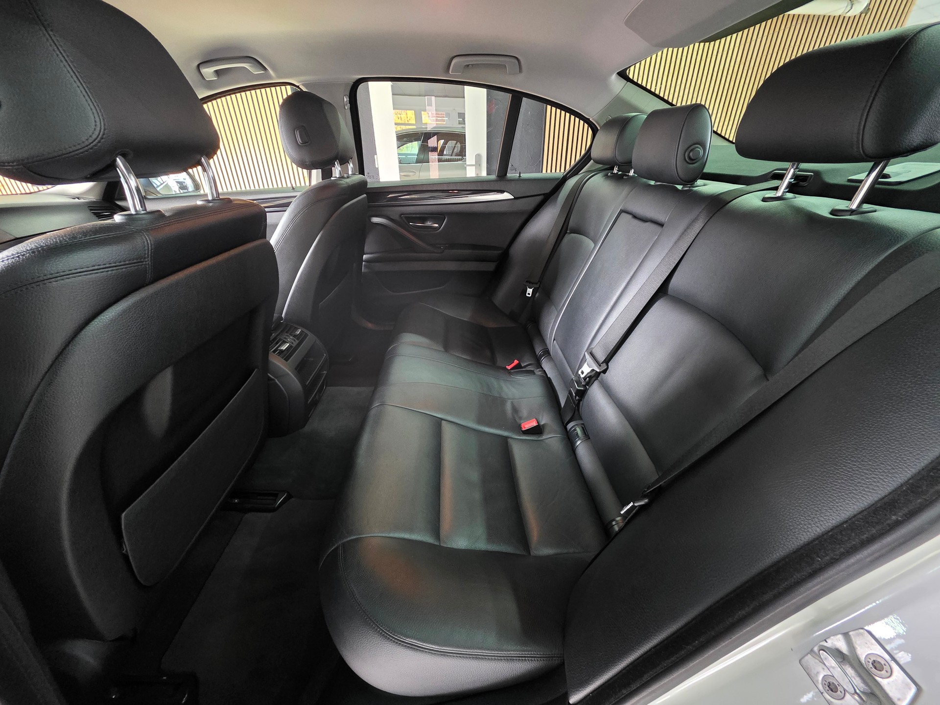 BMW 520d M-Sport LCI-image-13
