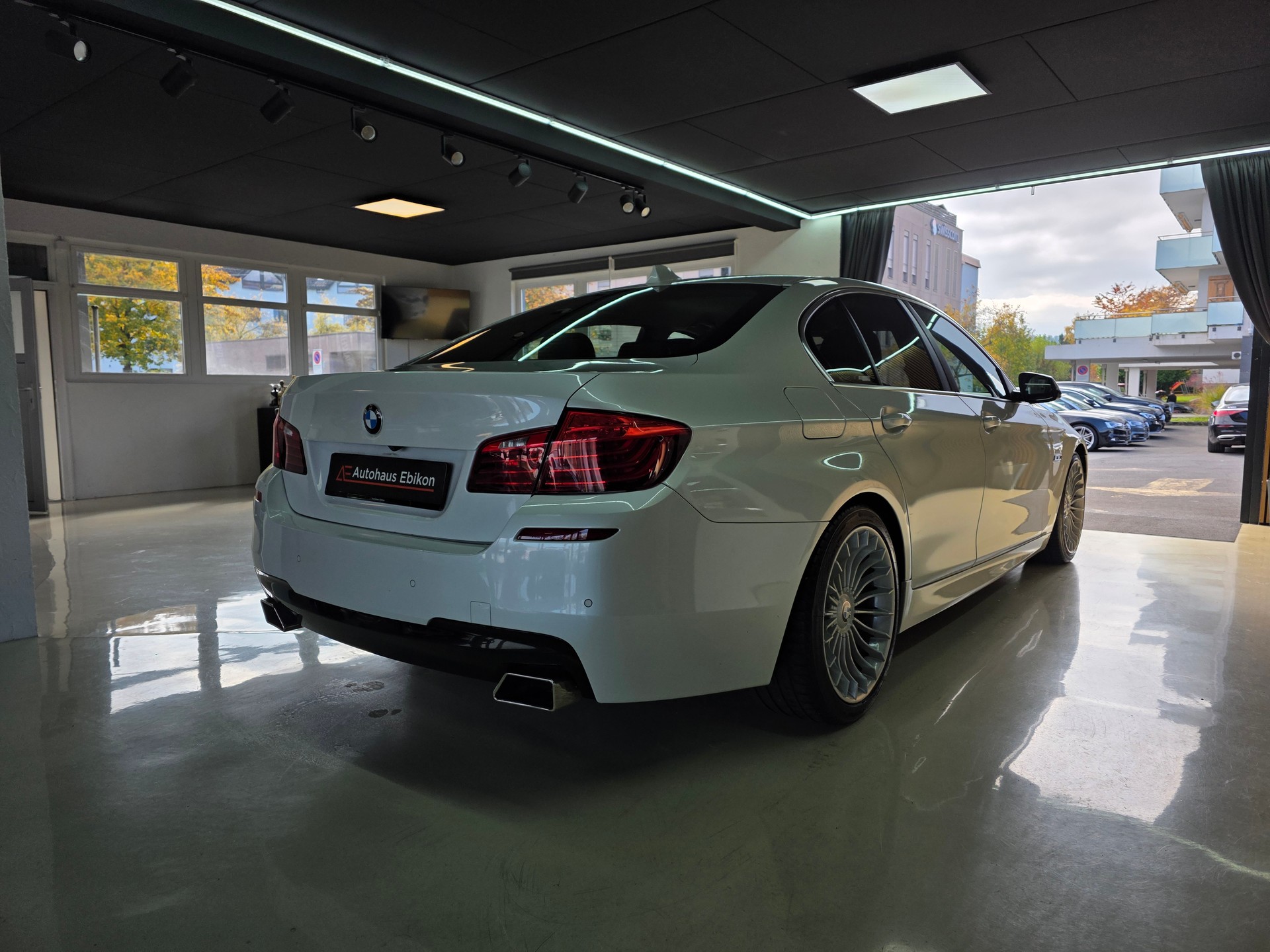 BMW 520d M-Sport LCI-image-6