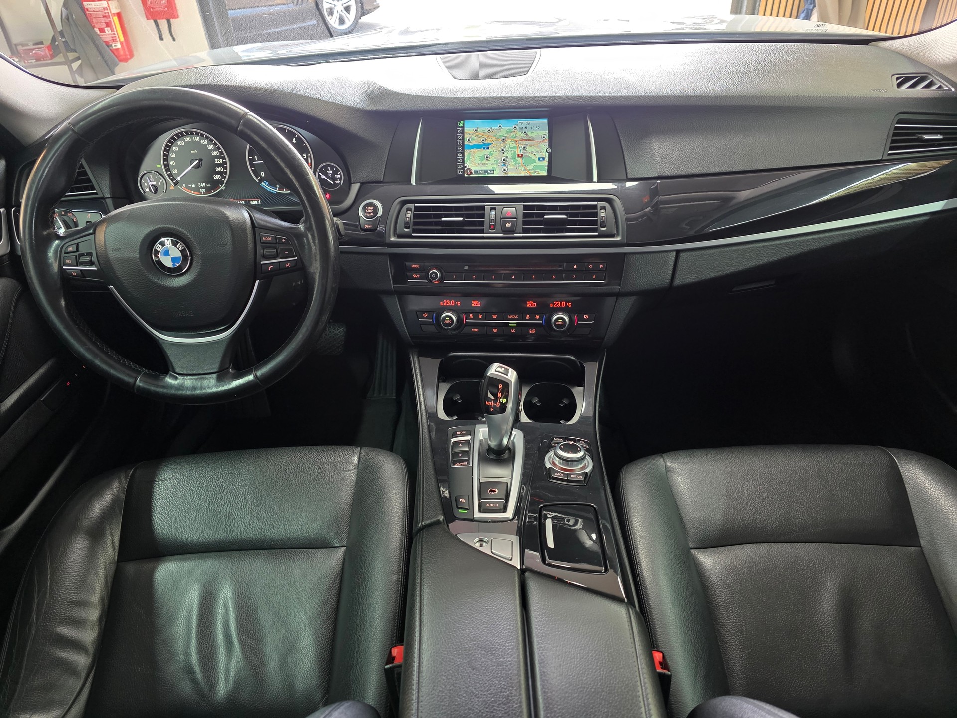 BMW 520d M-Sport LCI-image-10