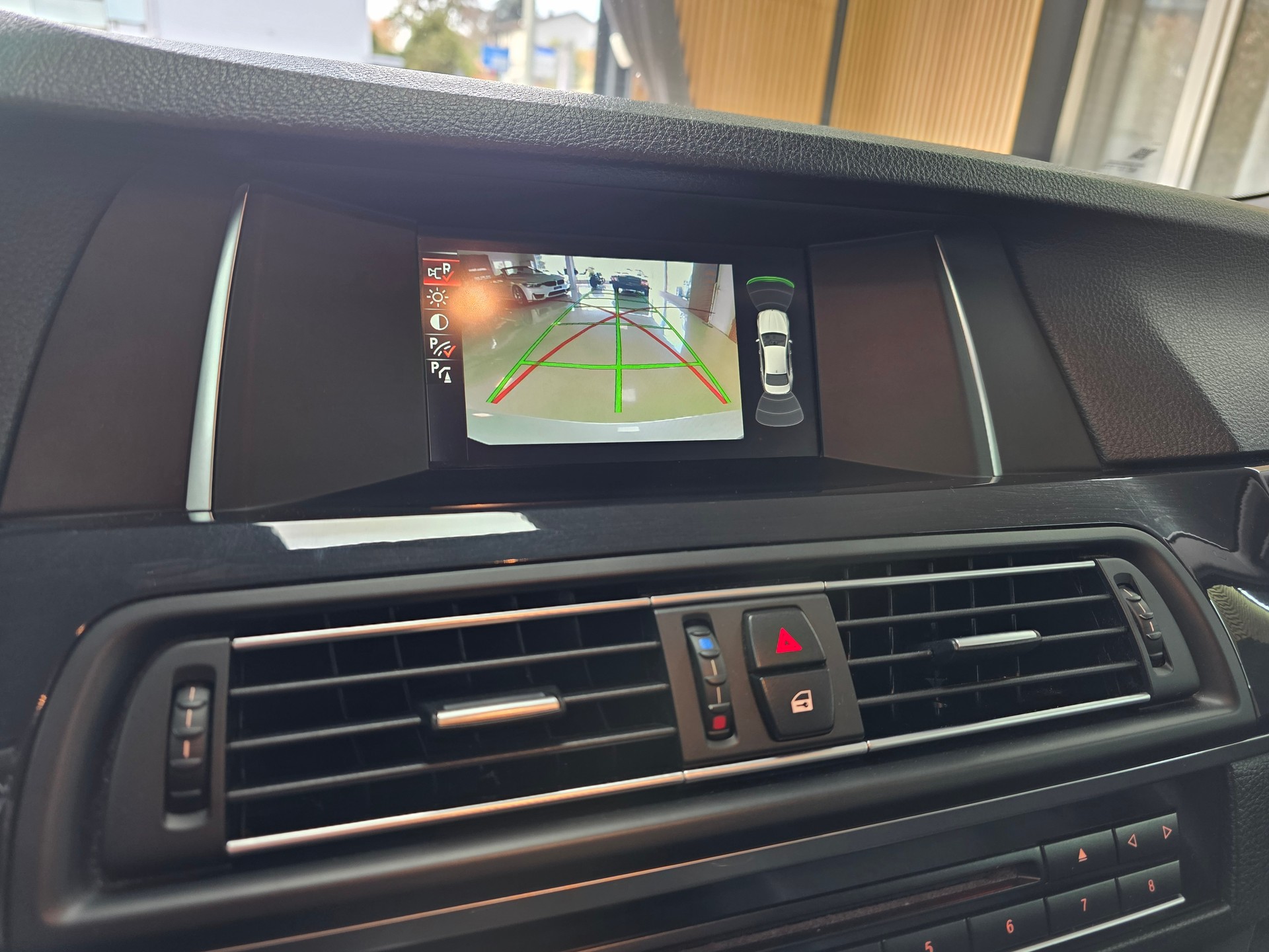 BMW 520d M-Sport LCI-image-12