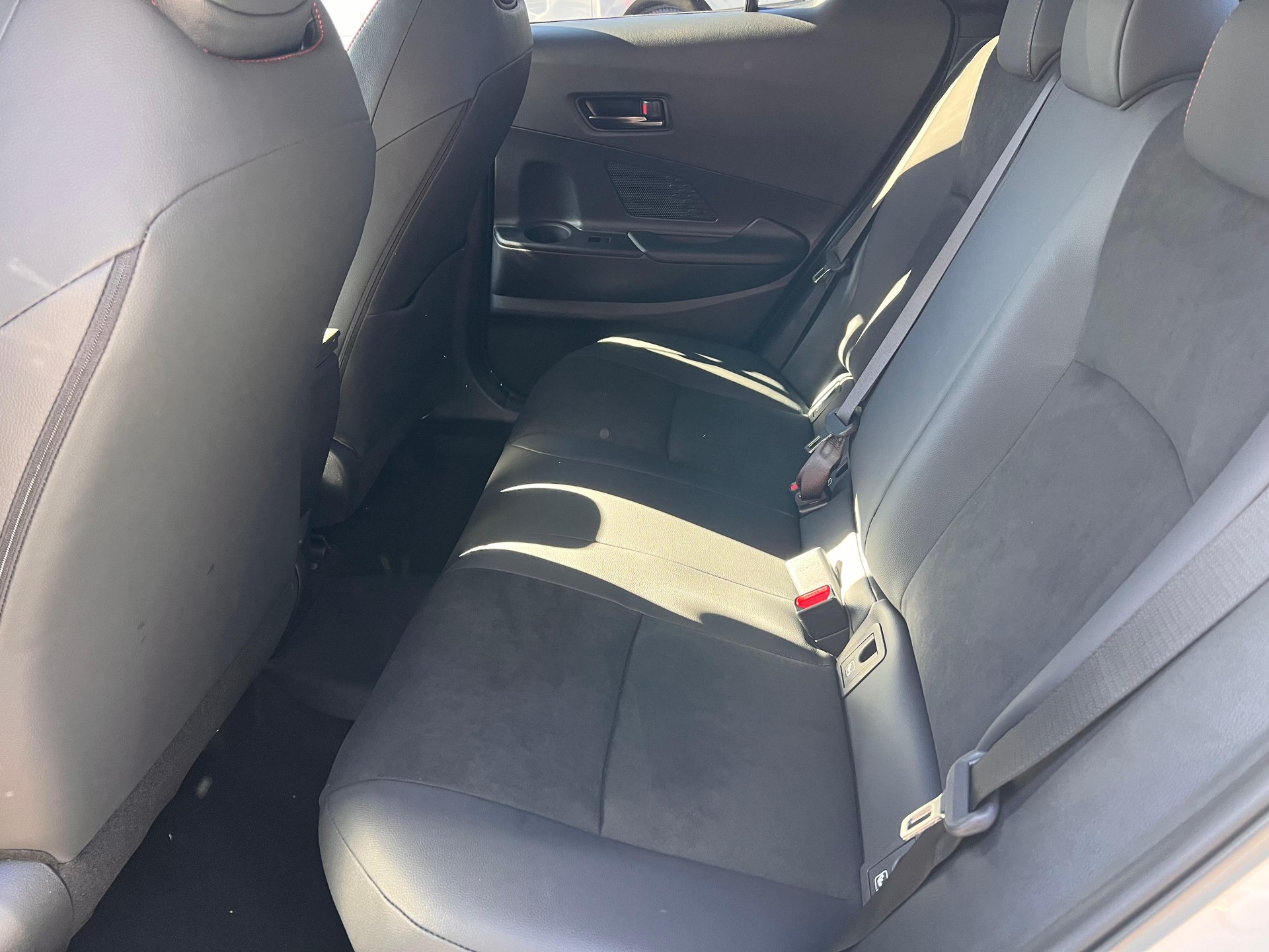 TOYOTA C-HR 2.0 PHEV GR Sport-image-10
