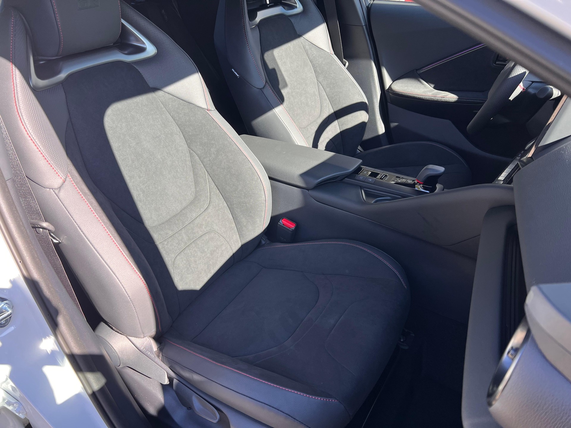 TOYOTA C-HR 2.0 PHEV GR Sport-image-15