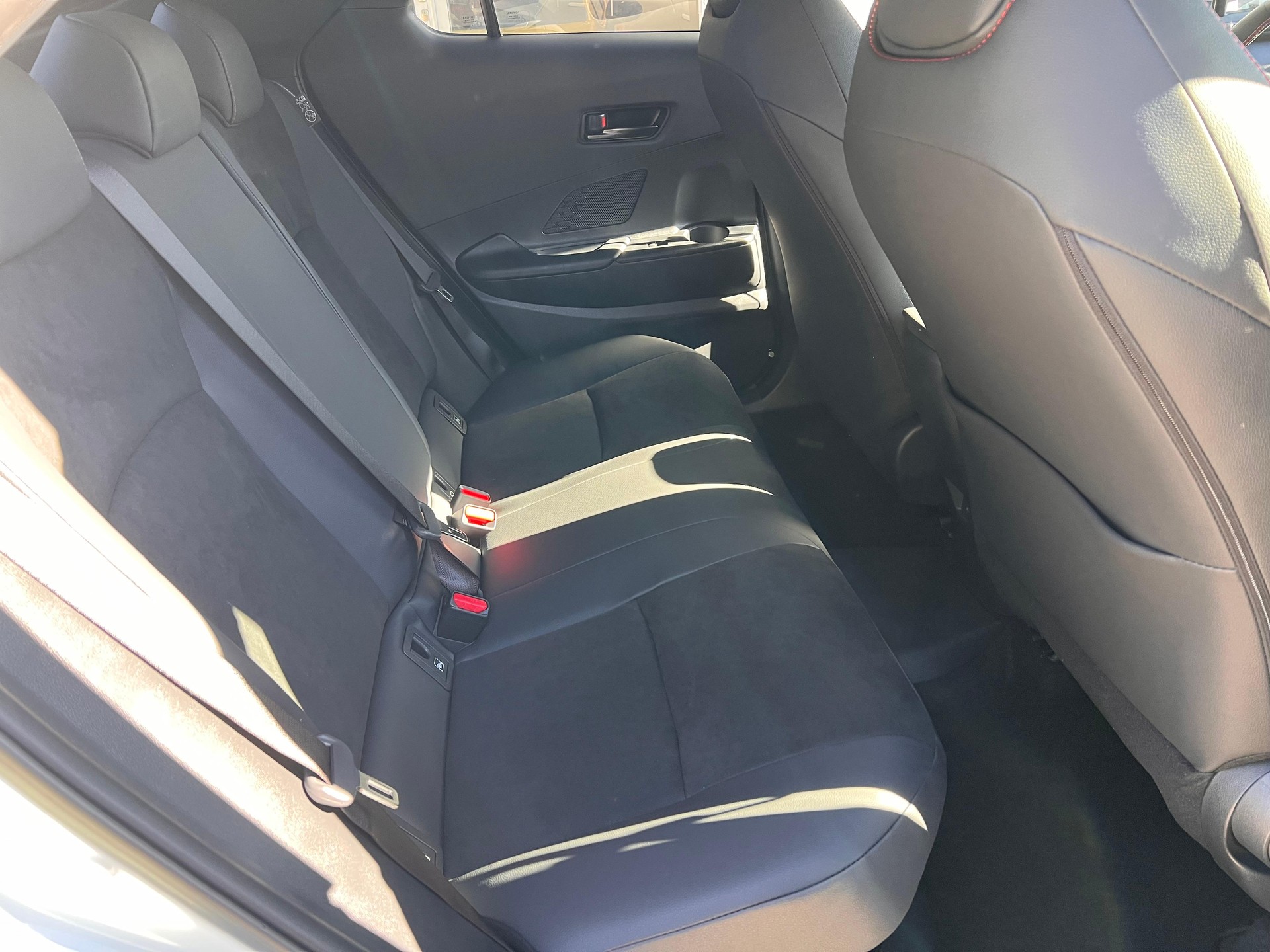 TOYOTA C-HR 2.0 PHEV GR Sport-image-11
