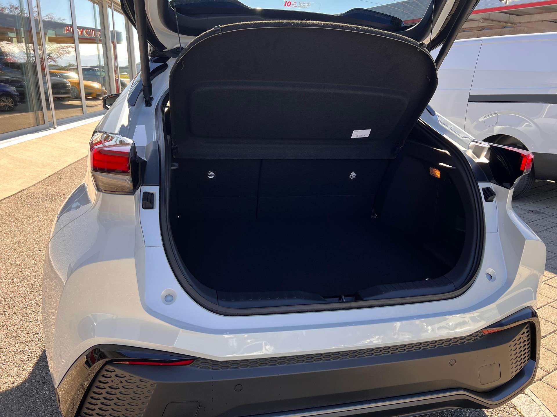 TOYOTA C-HR 2.0 PHEV GR Sport-image-6